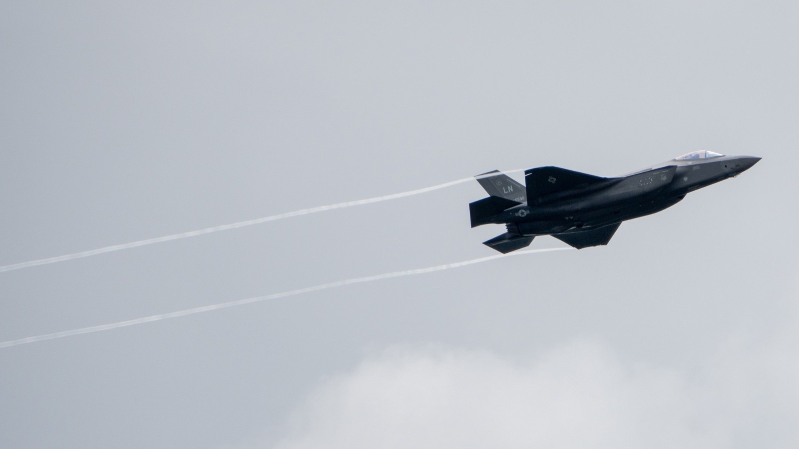 ترمب يسعى لدفع تطوير صاروخ سري من quot;لوكهيد مارتنquot; بملياري دولار 