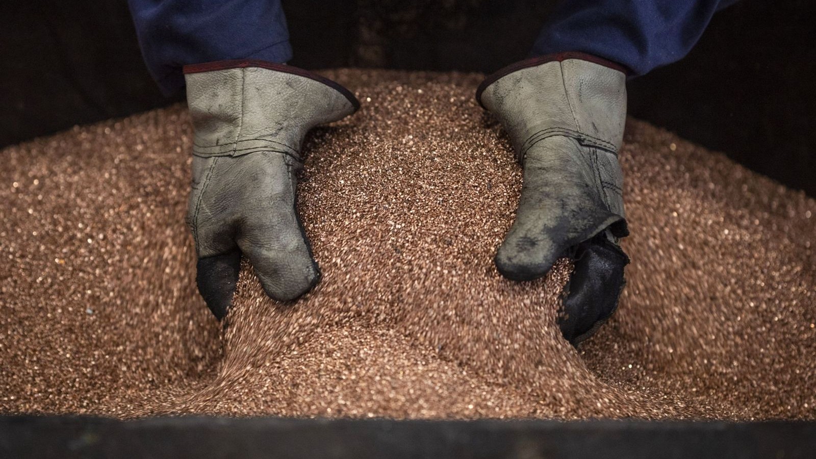 سعر النحاس يرتفع مع استمرار صعود المعادن بدعم الطلب والدولار 