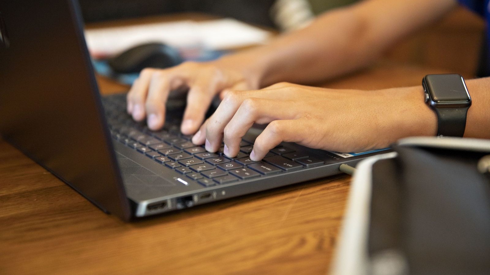 كيف نتصدى لاعتماد الطلاب على الذكاء الاصطناعي في حل واجباتهم؟ 