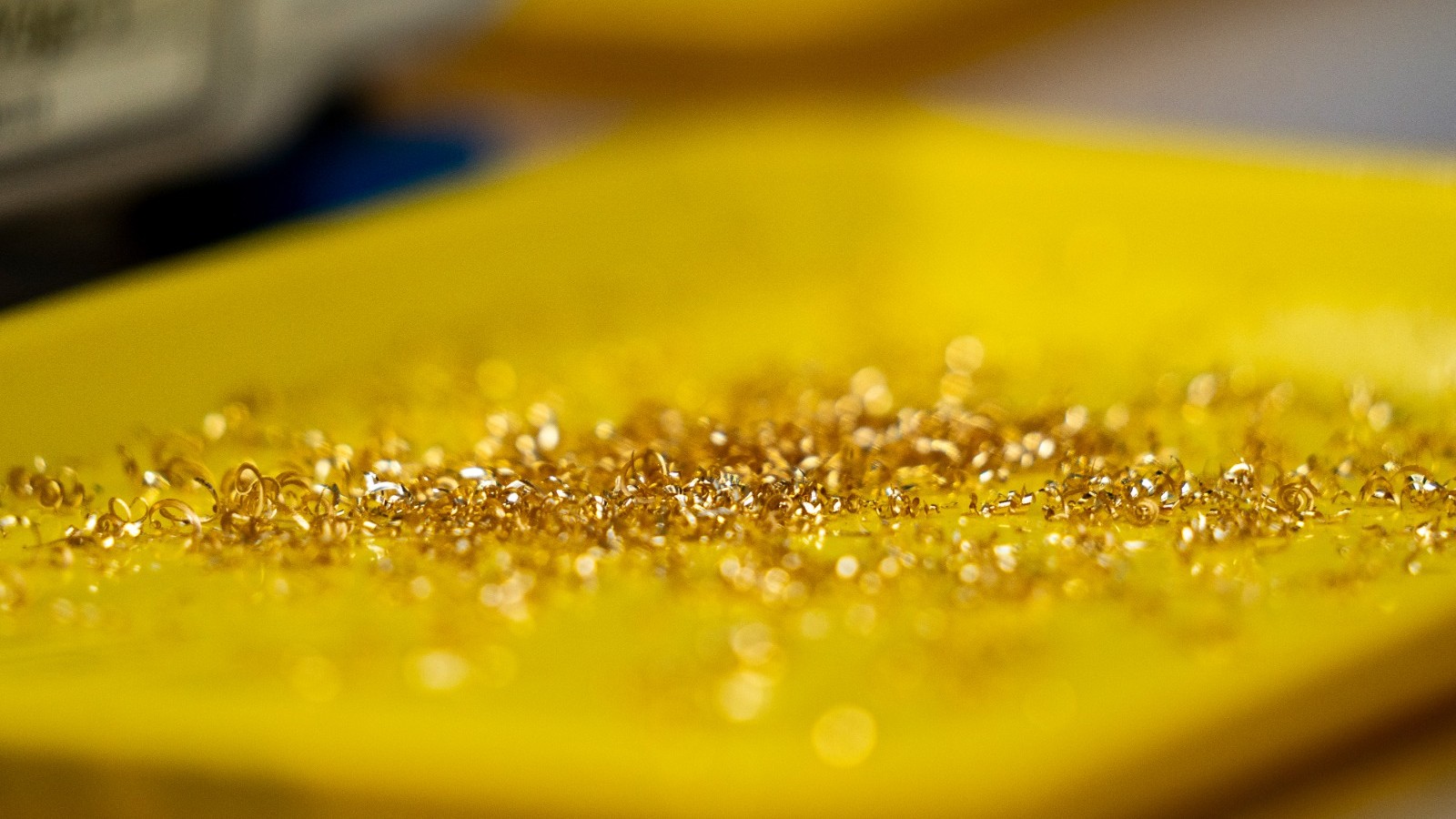 سعر الذهب يرتفع وسط تقييم خطة ترمب بعد إبطال الرسوم الجمركية 