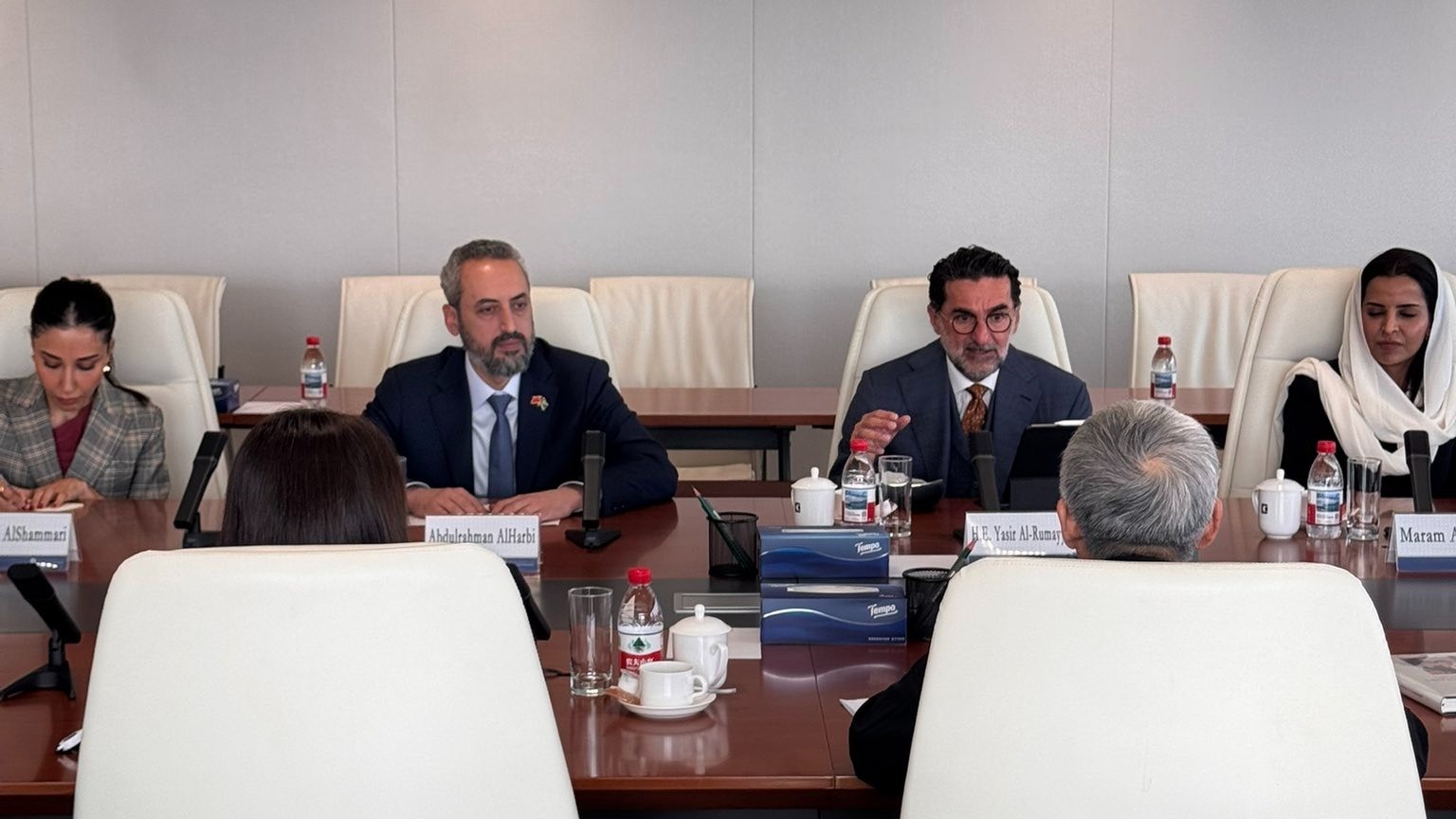 الرميان يبحث في بكين تعزيز شراكات السيادي السعودي في الاستثمار والطاقة 