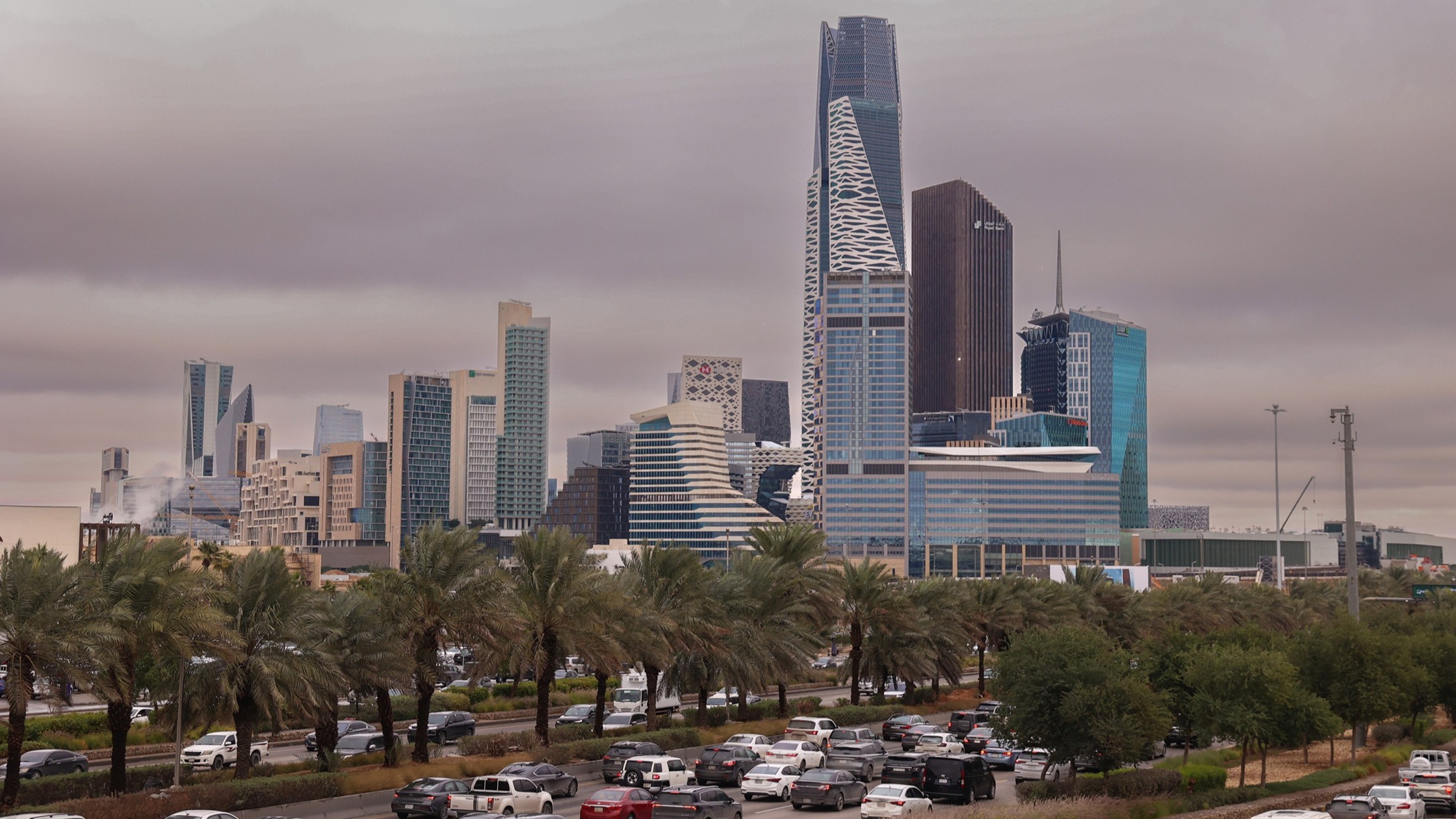 بلومبرغ: السعودية تجري مباحثات أولية لاقتراض 8 مليار دولار من بنوك 
