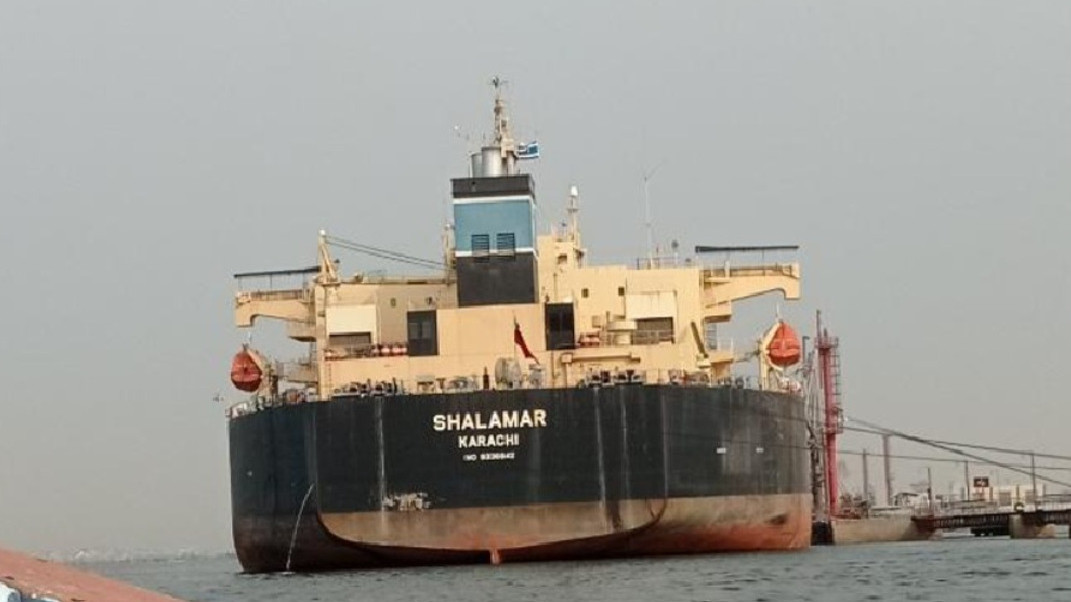 مرصد هرمز | إيران تعلن فتح المضيق بالكامل وسط استمرار حذر شركات الشحن 