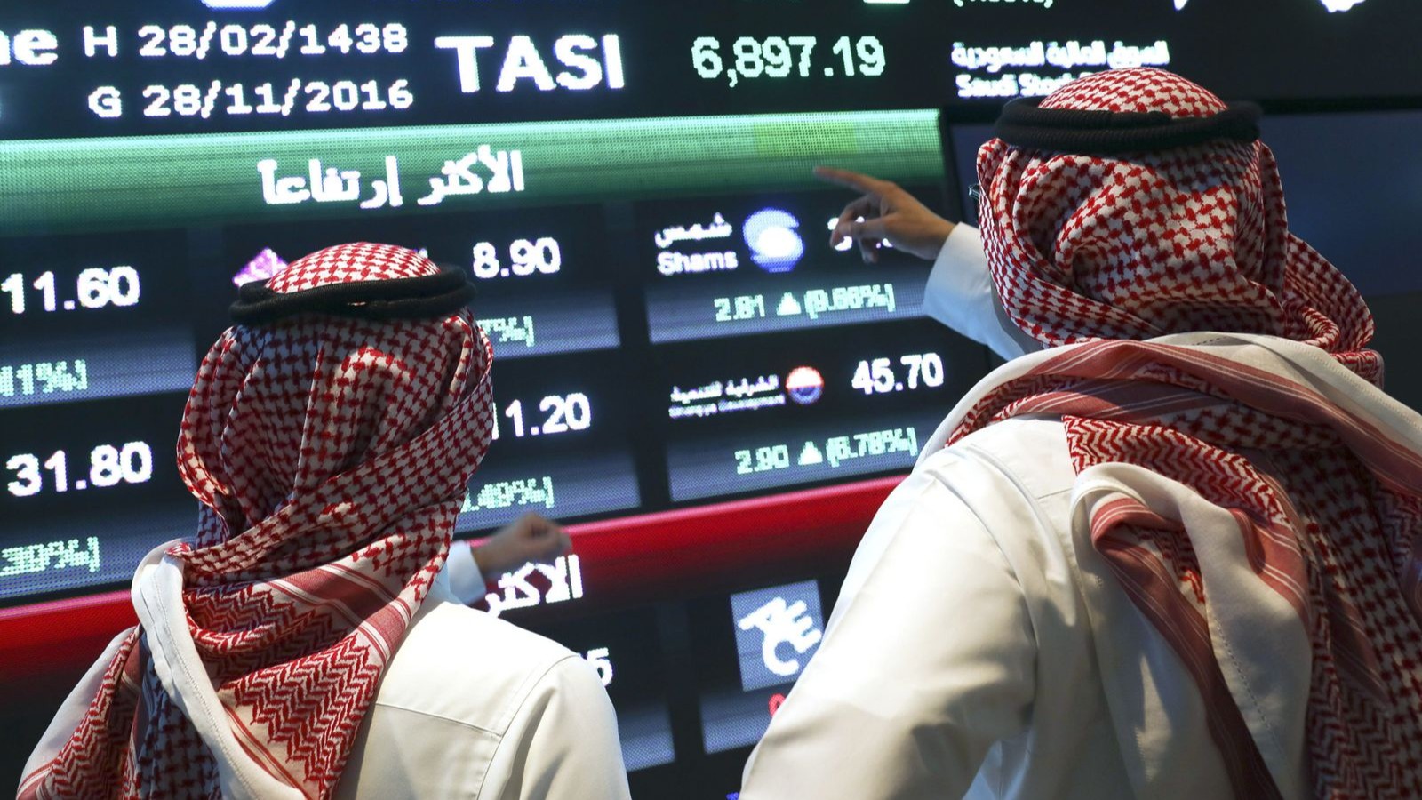 بورصة السعودية تلتقط أنفاسها وسط ترقب لتطورات هرمز 