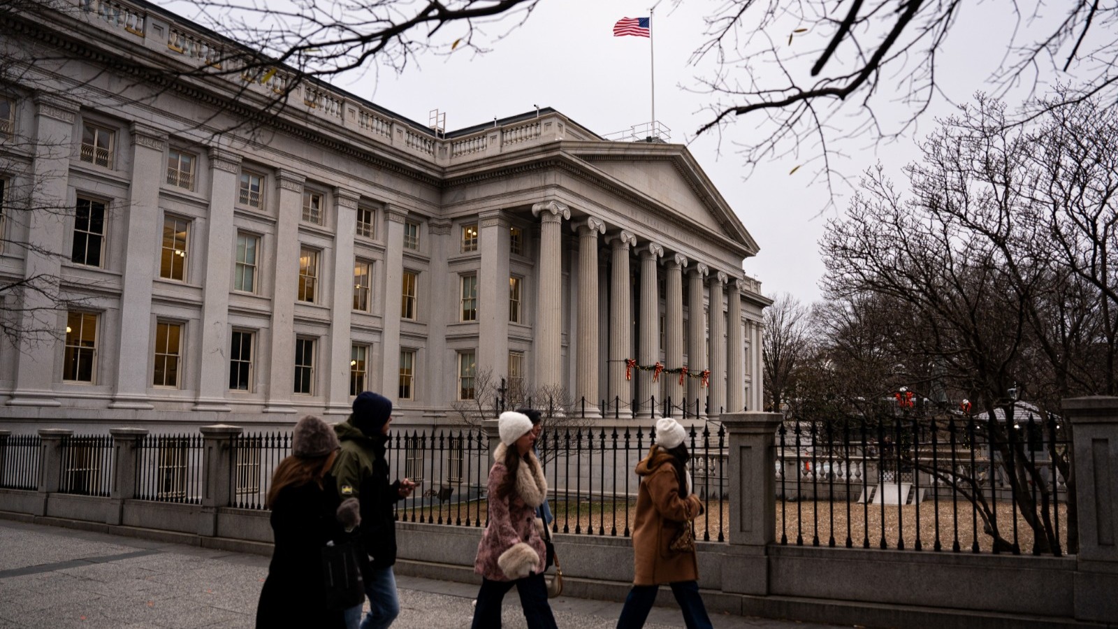 على واشنطن أن تقلق بشأن الاستثمار الذي يفترض انخفاض الدولار 