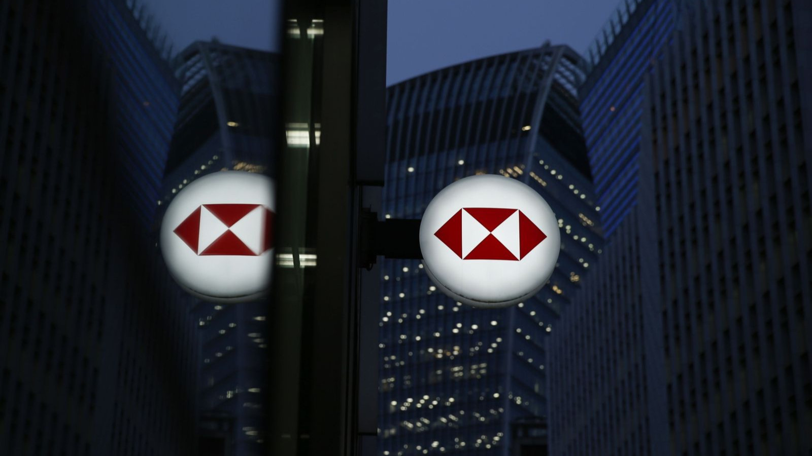 وحدة quot;HSBCquot; السويسرية تخطط لإنهاء تعاملاتها مع 1000 عميل بالشرق الأوسط 