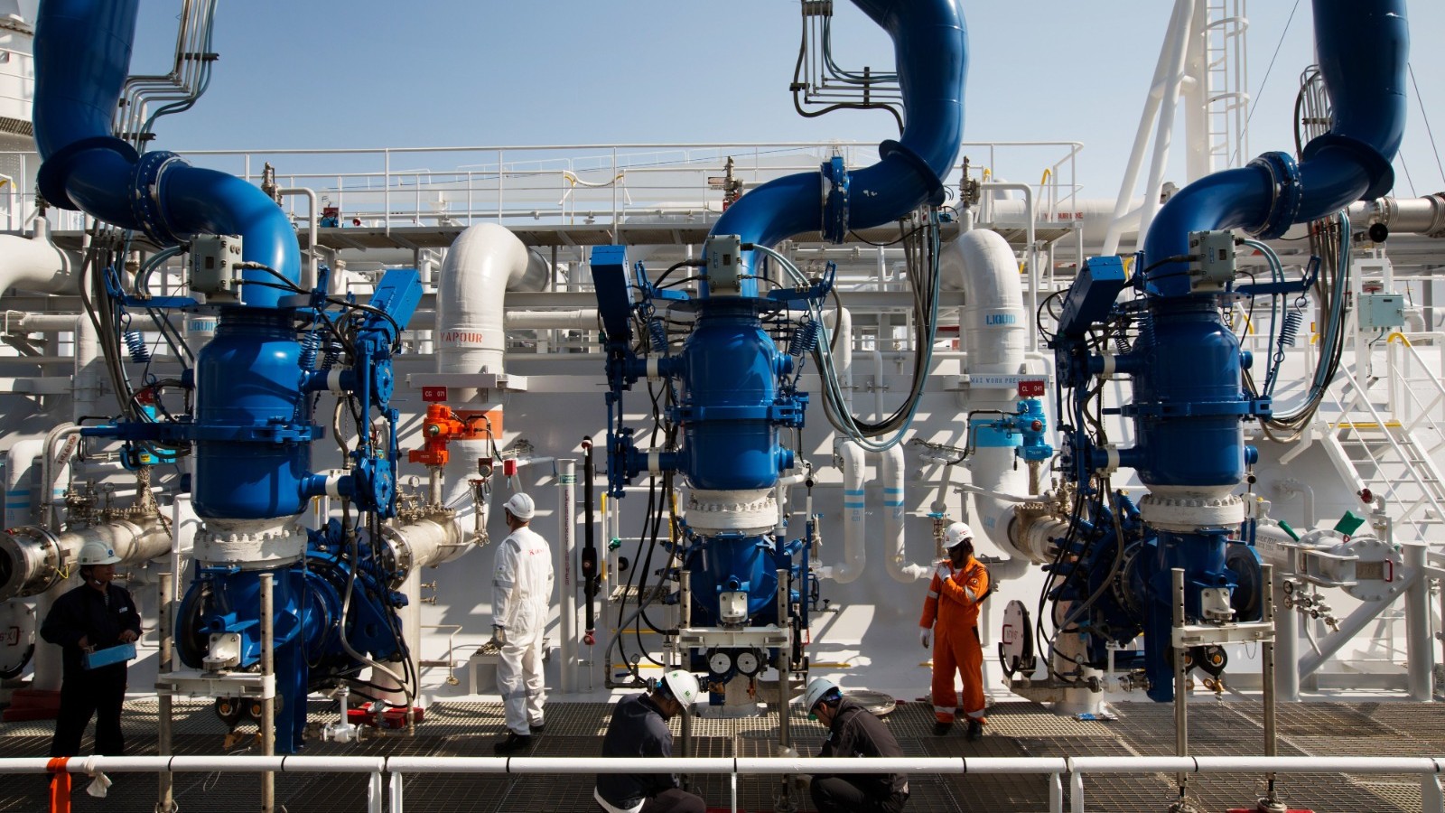 توقف إمدادات قطر يرفع أسعار الغاز ويؤجل مشتريات آسيا 