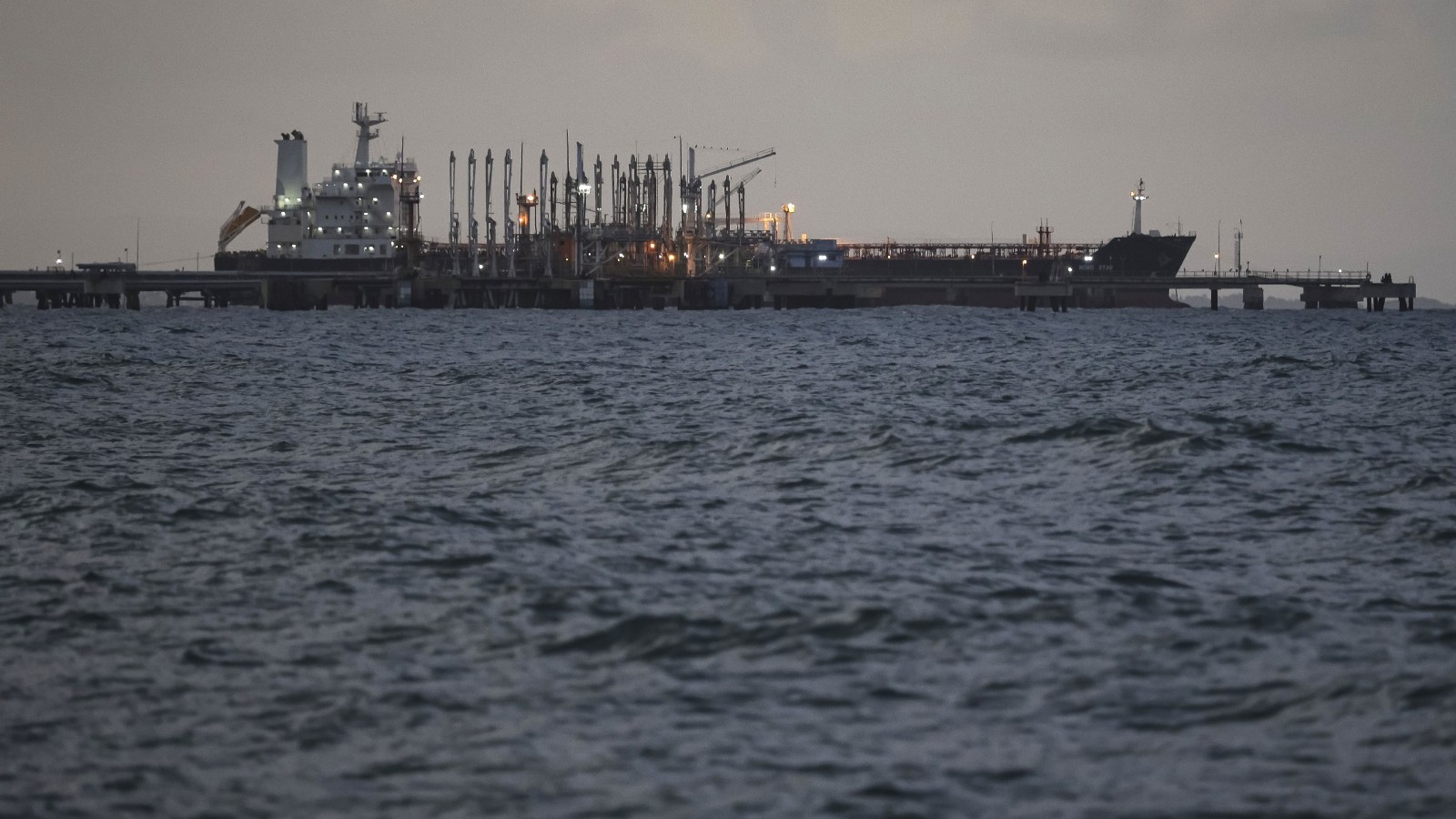 quot;شيفرونquot; تتمسك بنفط فنزويلا رغم العقوبات والضغوط الأميركية 