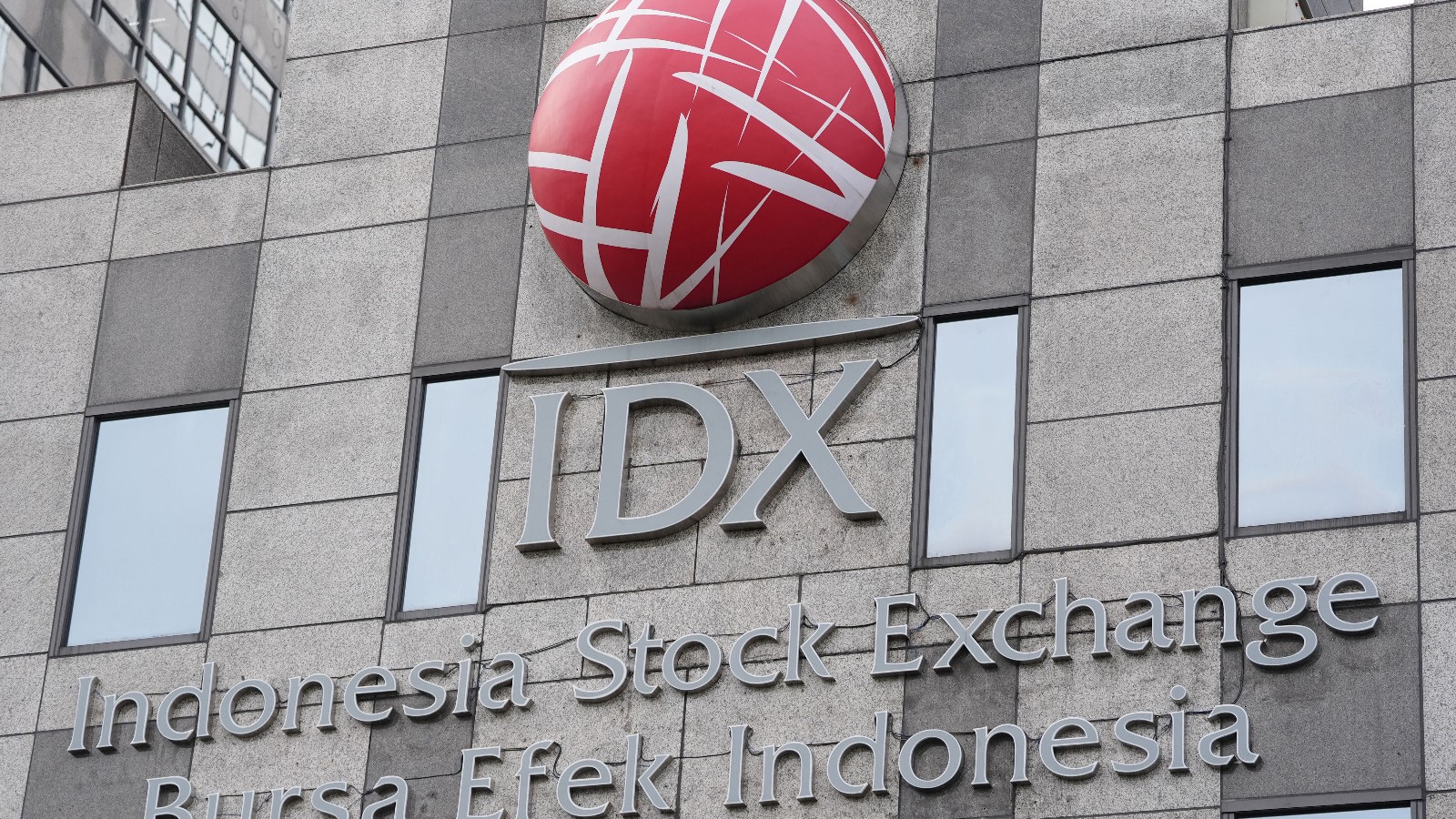 بورصة إندونيسيا تهبط 8% بعد تحذيرات quot;MSCIquot; بشأن تصنيف السوق 