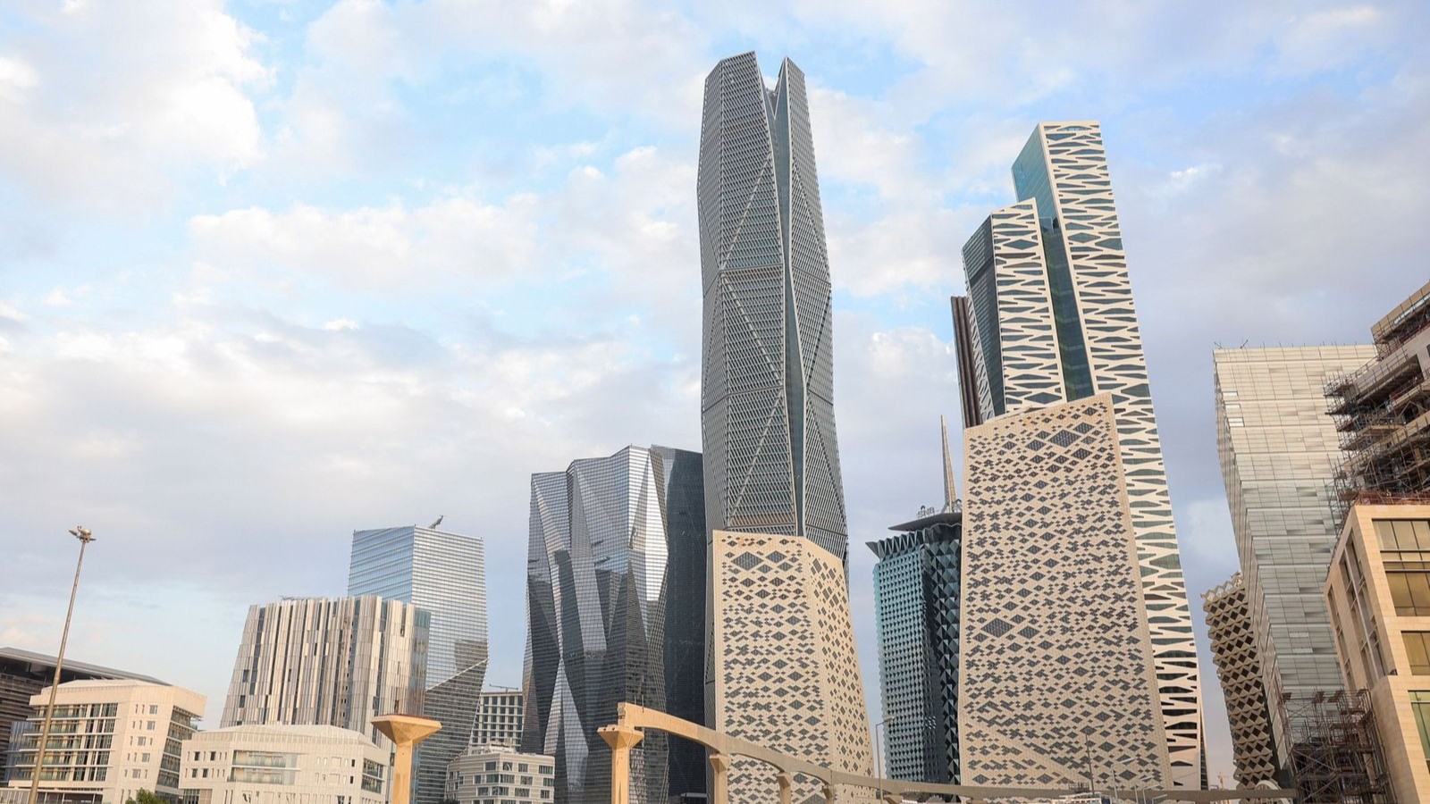 صندوق الاستثمارات العامة يبدأ تسويق سندات دولارية على 3 شرائح 