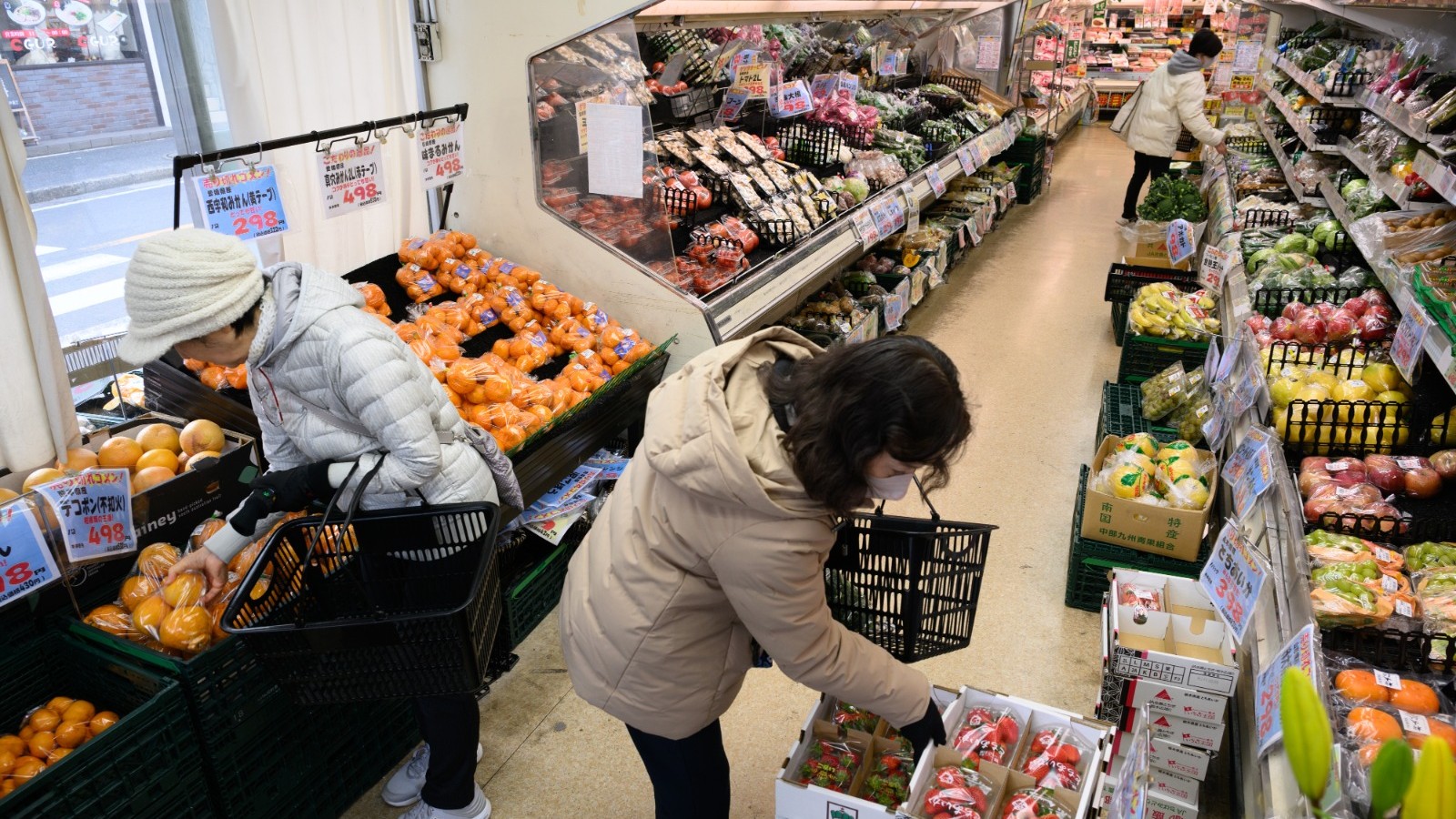 التضخم في اليابان يتباطأ لأول مرة في 4 أشهر بدعم من الإعانات الحكومية 