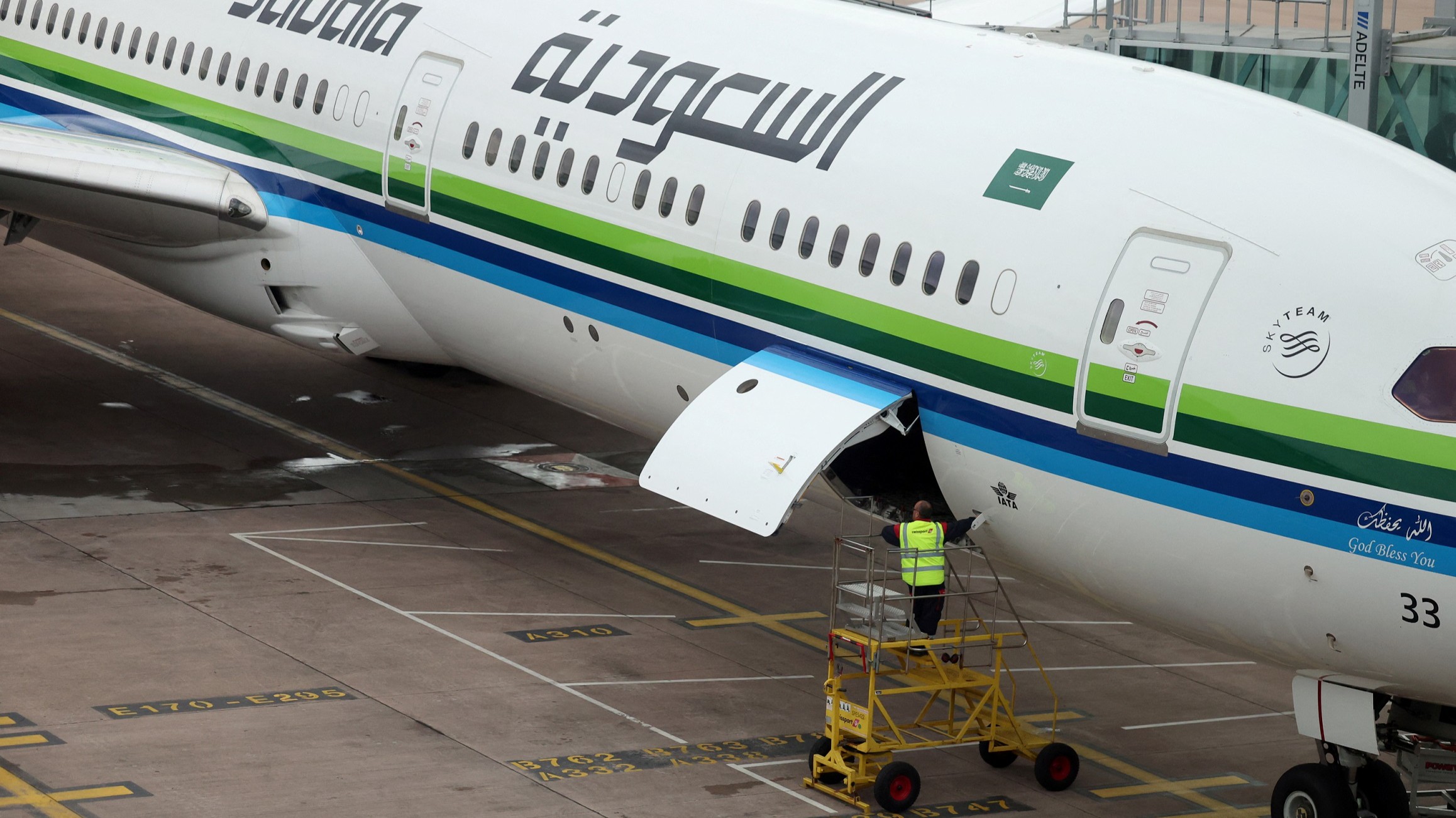 الطيران اليوم | ناقلات الخليج تتوسع لصيف 2026 وتحوطات الشركات من ارتفاع الوقود تنفد 