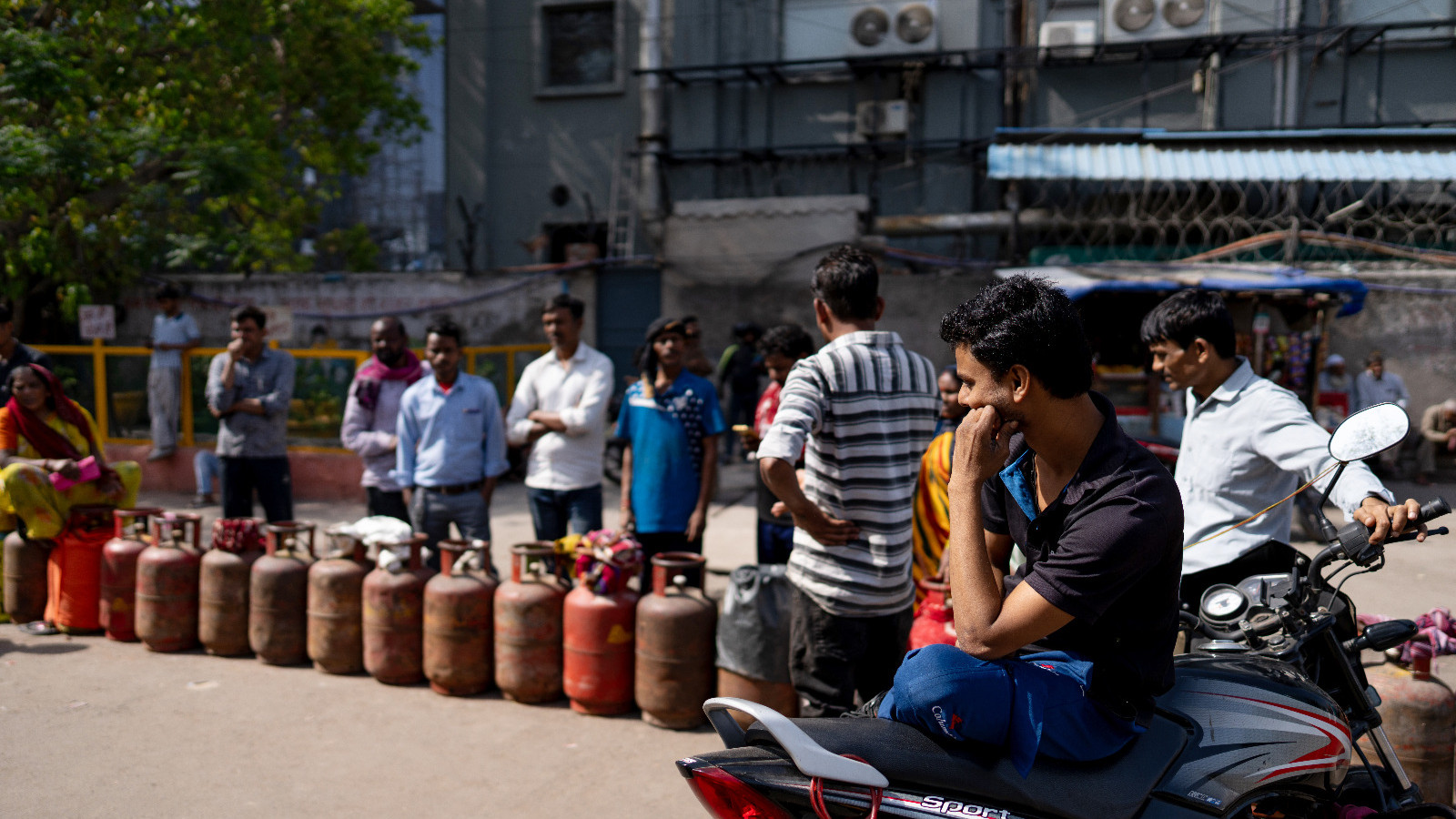 لماذا يُعد إغلاق مضيق هرمز أزمة آسيوية؟ 