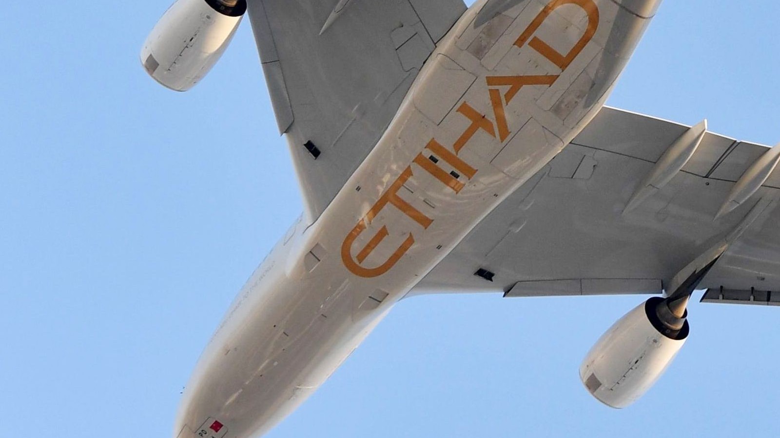 quot;الاتحاد للطيرانquot; الإماراتية تعلن استئنافاً محدوداً لرحلاتها 