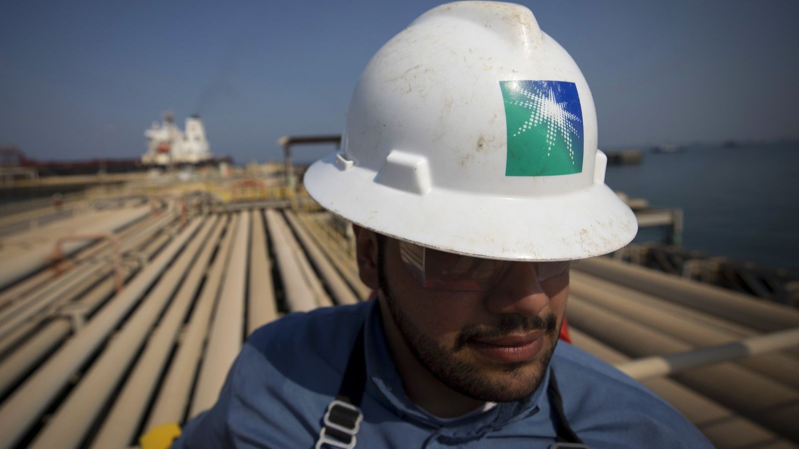 quot;أرامكوquot; تعيد توجيه شحنات النفط إلى ميناء ينبع مع تعطل مضيق هرمز 