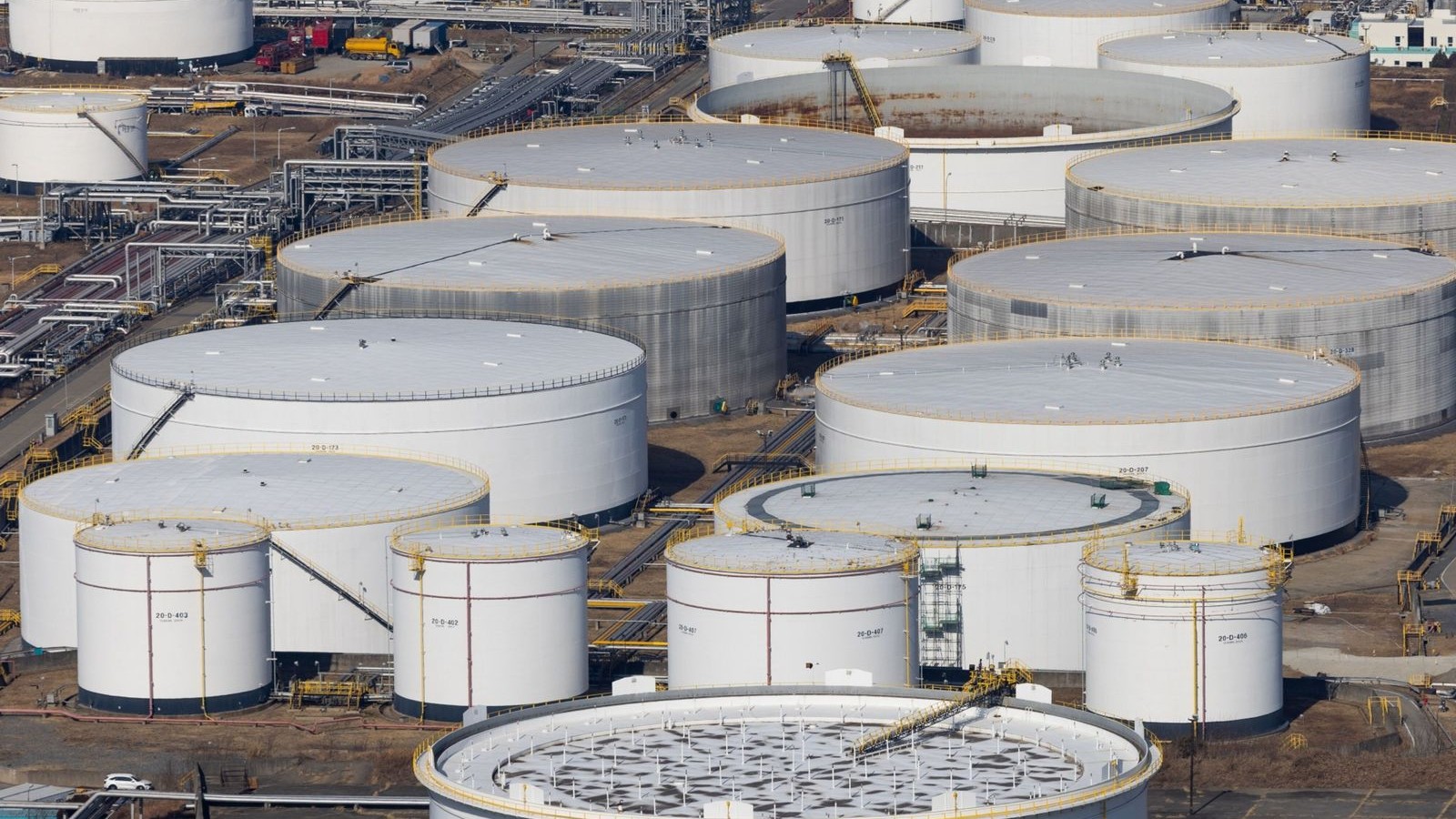 quot;برنتquot; يقترب من 80 دولاراً للبرميل مع تصاعد التوترات بشأن مضيق هرمز 