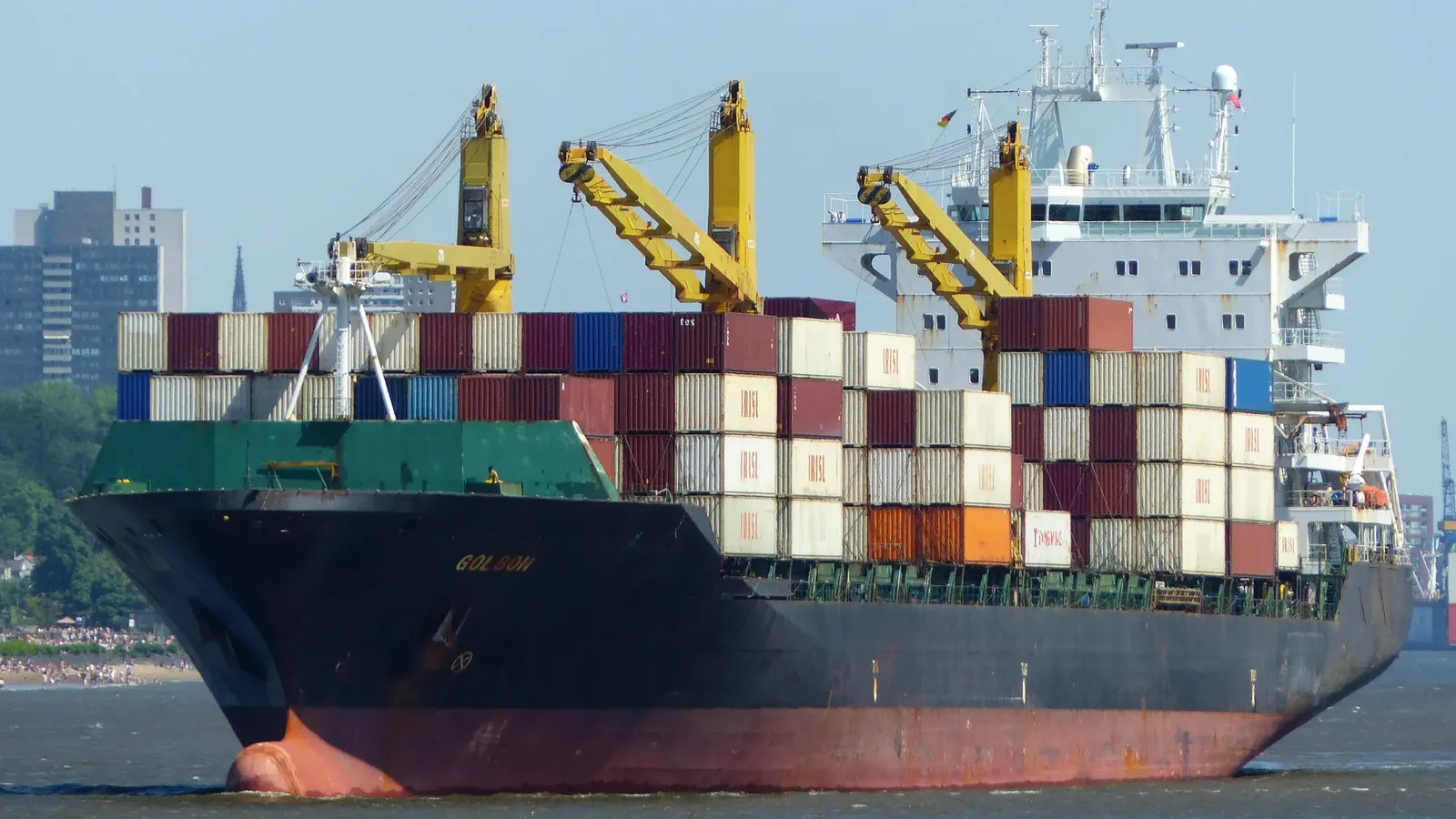 مرصد هرمز | سفن إيرانية تتجاوز الحصار الأميركي.. والخليج يلجأ لبدائل برية 