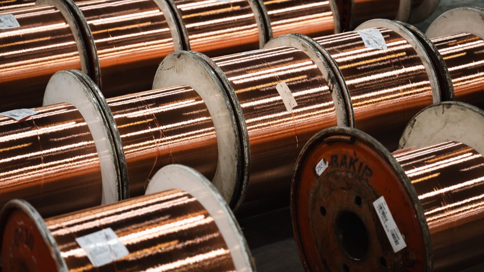 سعر النحاس يقفز بعد إبطال رسوم ترمب المتبادلة 