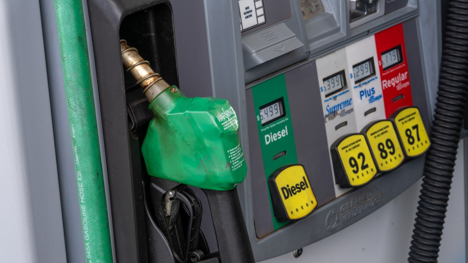 هل يصل سعر النفط إلى 160 دولاراً؟ سيناريوهات السوق الحاسمة 