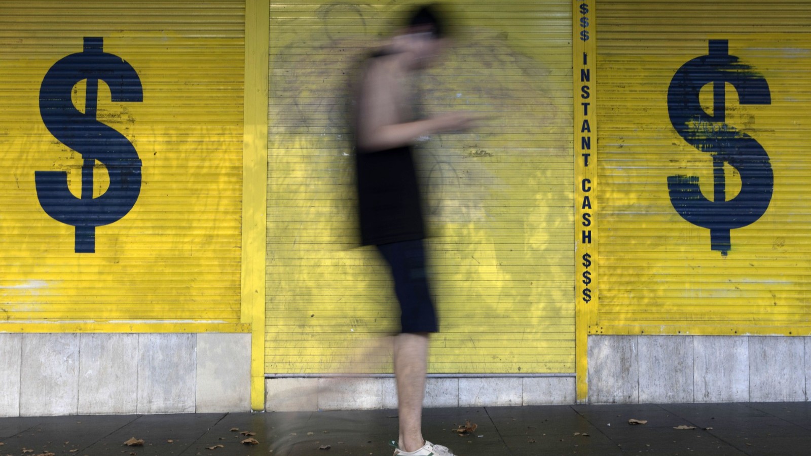 الدولار يلتقط أنفاسه مع تراجع توترات غرينلاند 