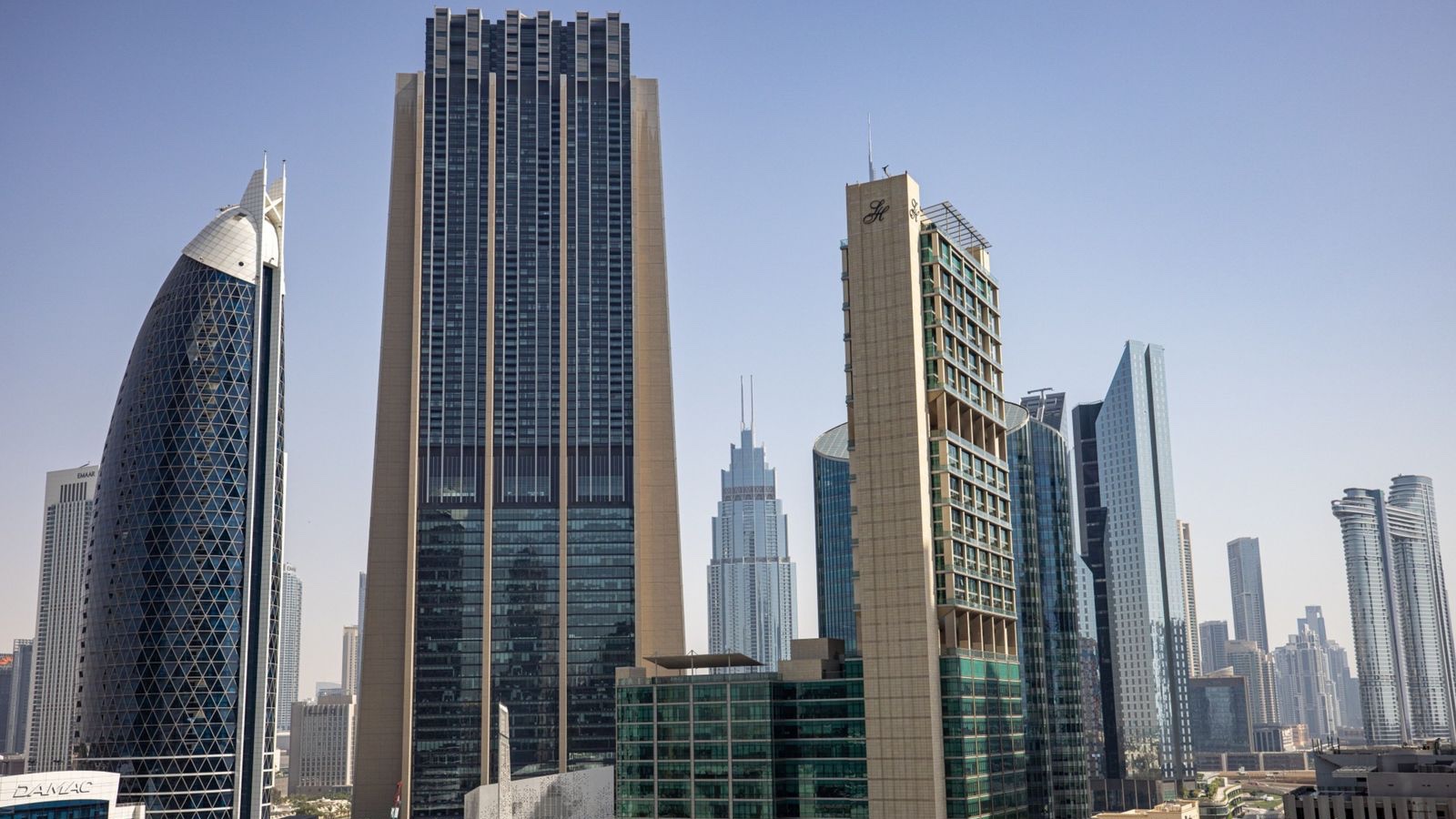 لماذا تنتقل صناديق التحوط إلى دبي وسويسرا؟ 