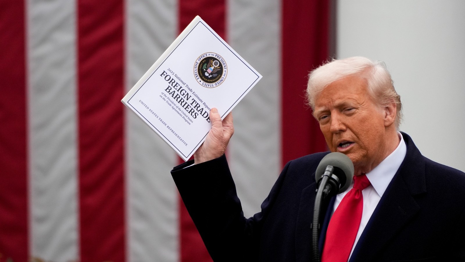 ترمب يدرس تقليص الرسوم الجمركية على المعادن والأسواق تستجيب 