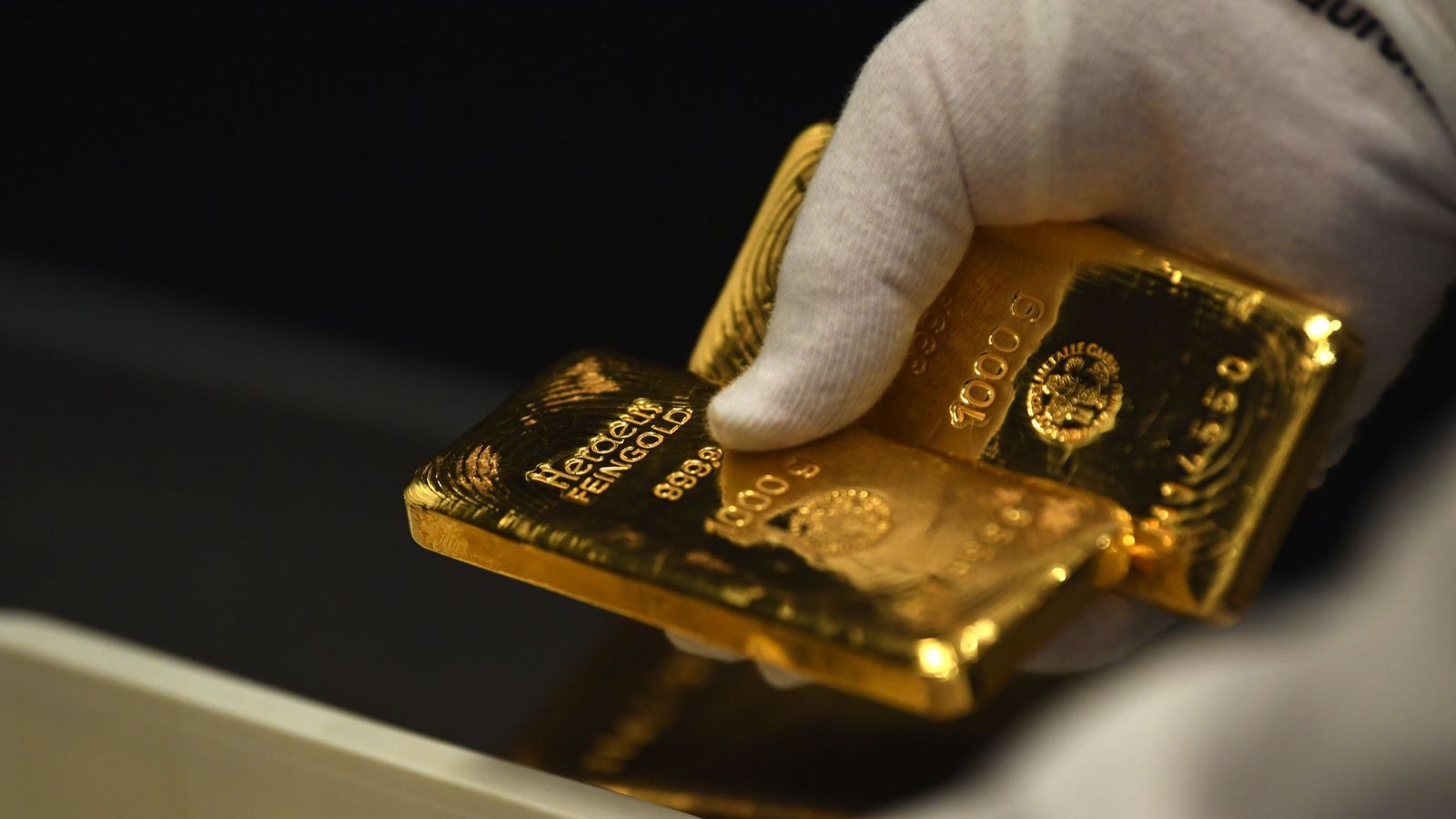 الذهب يتجاوز 3875 دولاراً في ظل إغلاق حكومي في واشنطن 