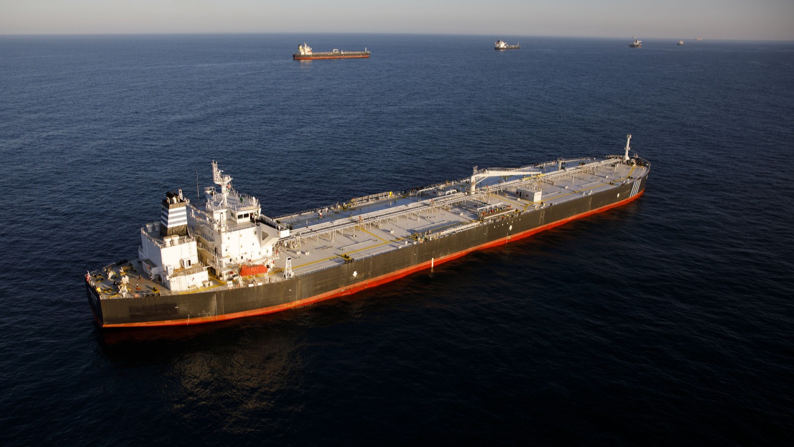 أوكرانيا تستهدف ناقلة نفط روسية في البحر المتوسط لأول مرة 