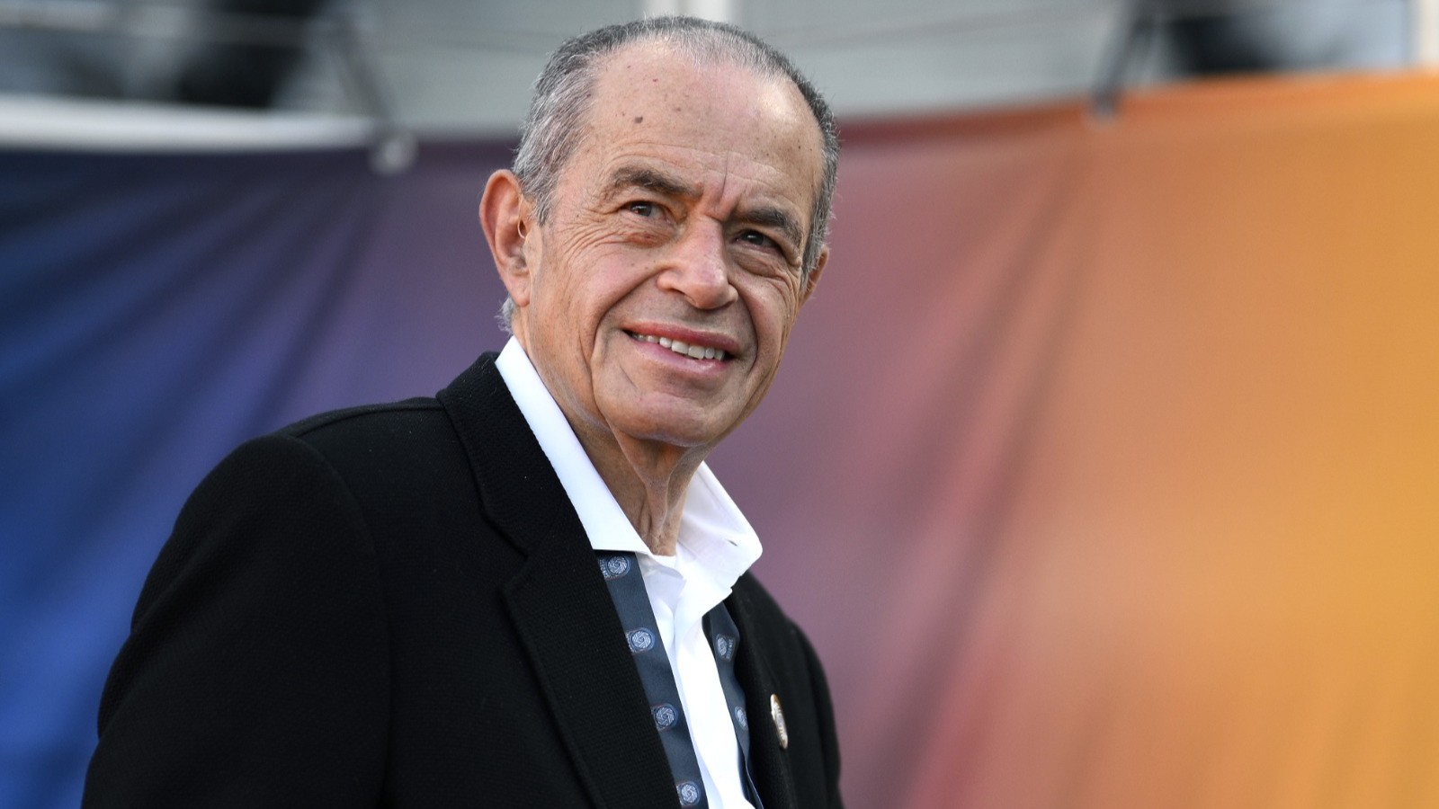 الملياردير محمد منصور ينقل مقر إقامته من بريطانيا إلى مصر 