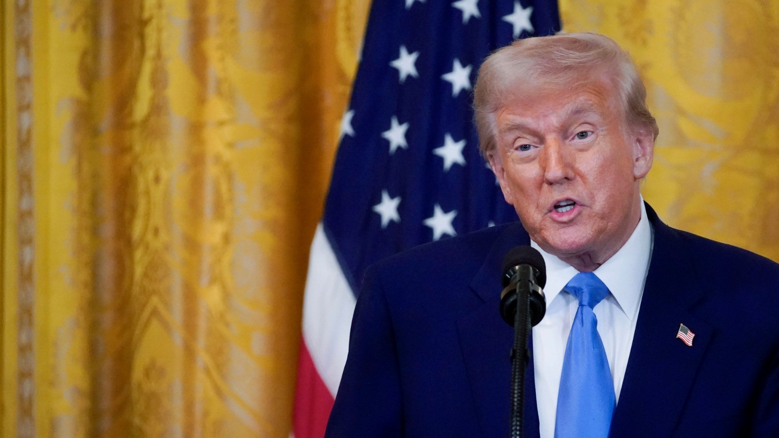 ترمب يلوح بمغادرة إيران خلال أسابيع ولا يرى سبباً للتدخل في هرمز 