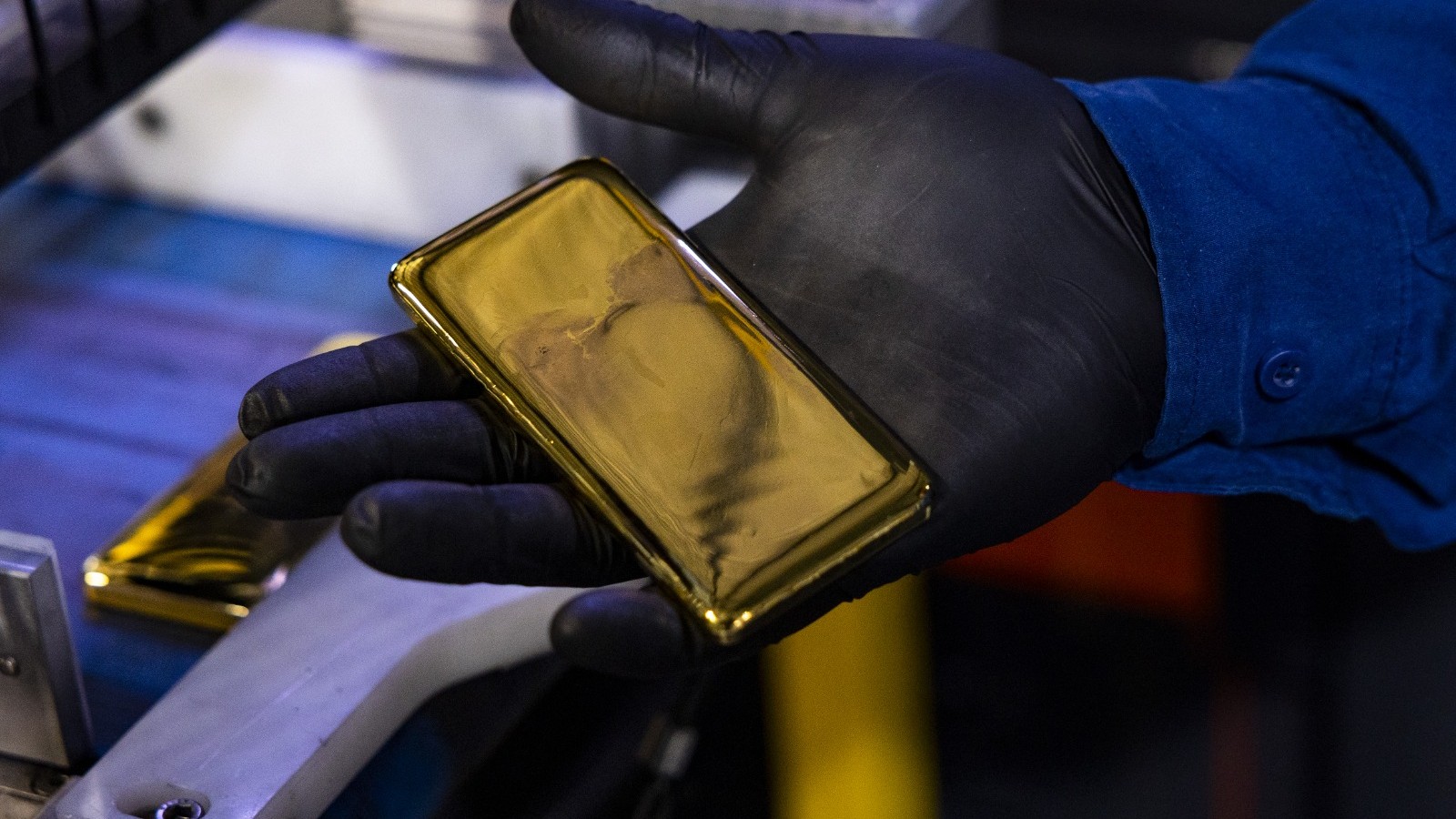 الذهب يتراجع مع تصعيد ترمب ضد إيران وارتفاع مخاوف التضخم 