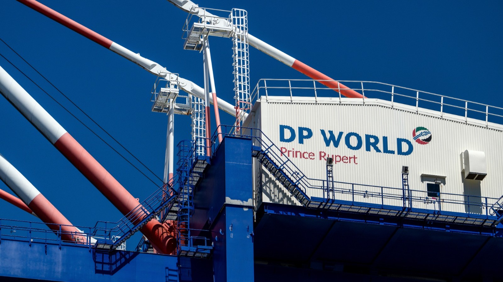 بلومبرغ: بسبب إبستين.. شريكان لـquot;موانئ دبيquot; يجمدان استثماراتهما 