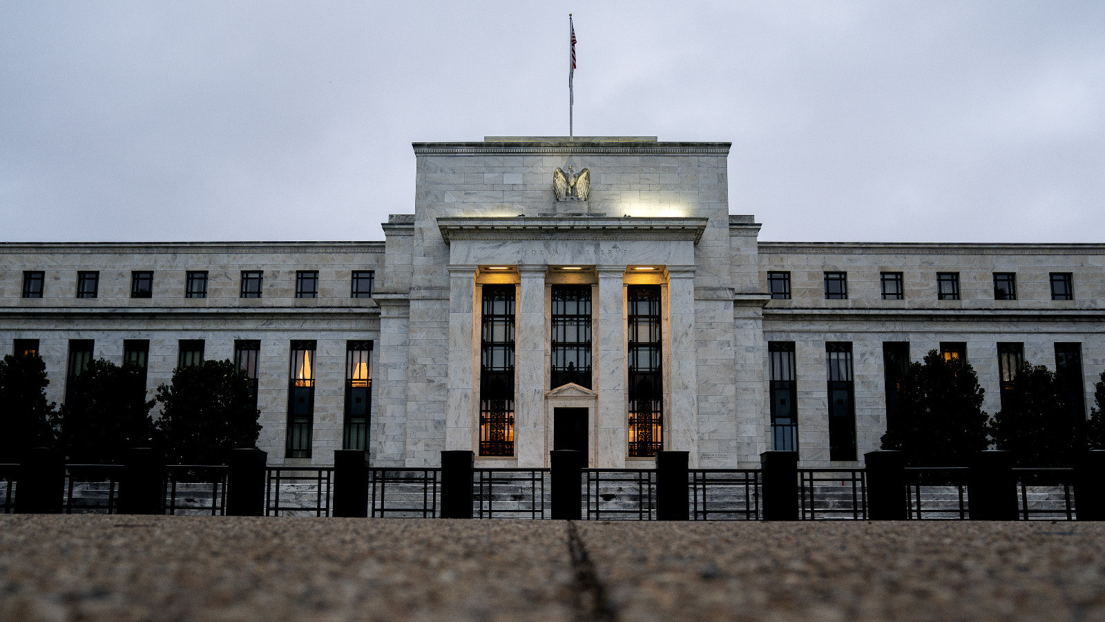 الفيدرالي يواجه quot;معضلة ثلاثيةquot; بشأن حجم ميزانيته العمومية 