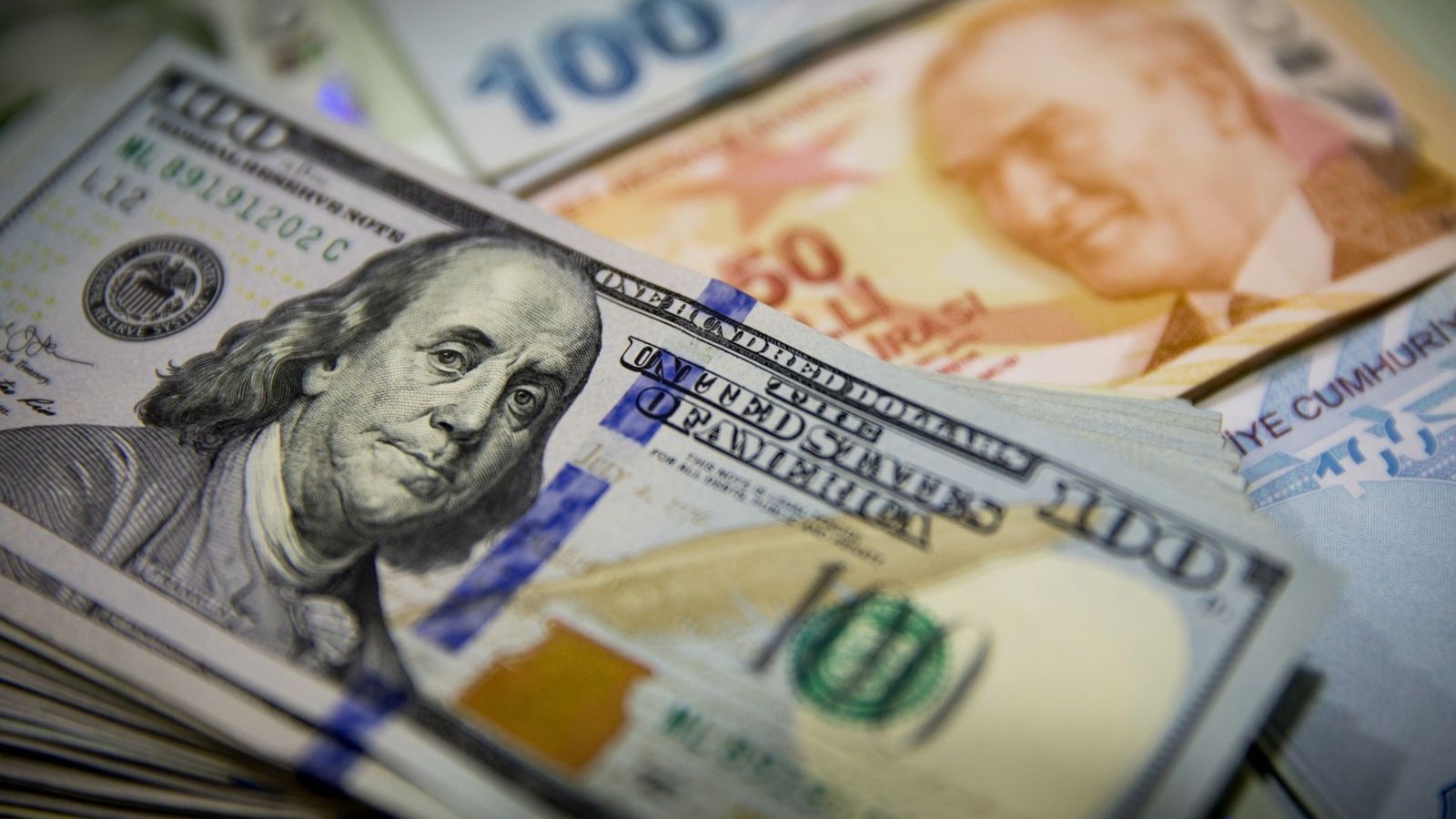 الليرة التركية تهبط إلى مستوى قياسي جديد مواصلة تراجعها البطيء 