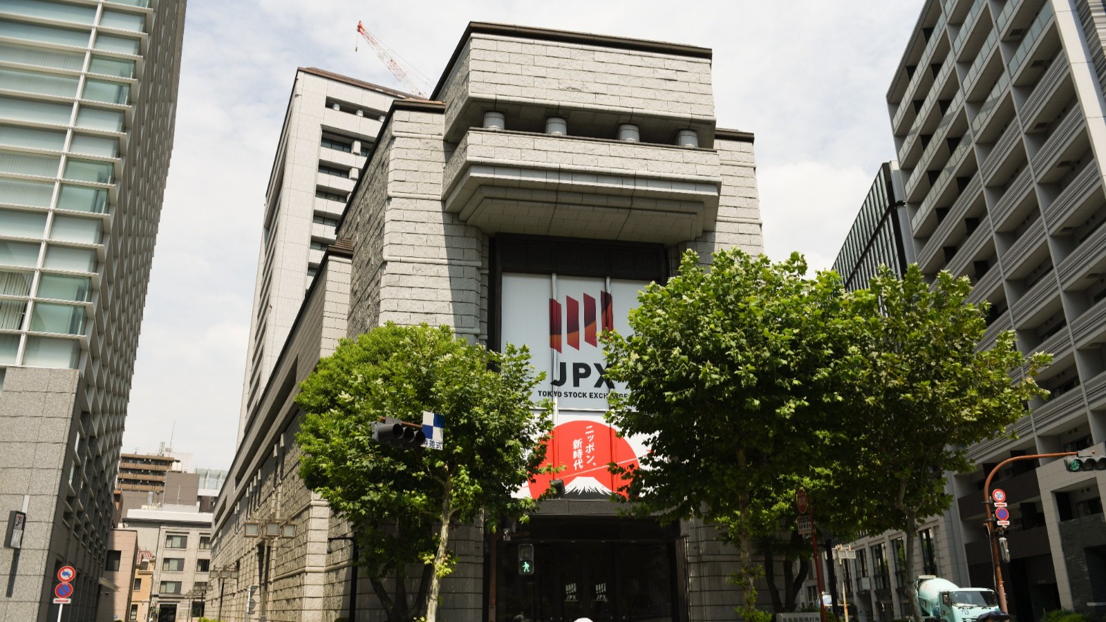 الأسهم الآسيوية تتراجع مع صعود النفط وسط حذر يخيم على الأسواق 