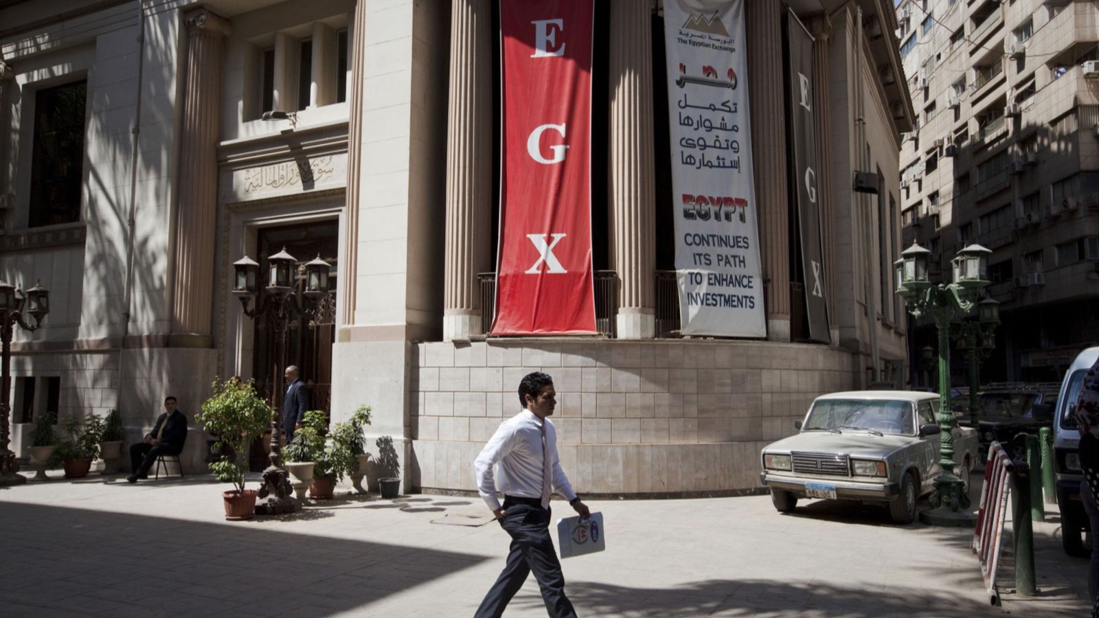 بورصة مصر تهوي 3% بضغط مبيعات الأجانب وسط تصاعد التوترات في المنطقة 