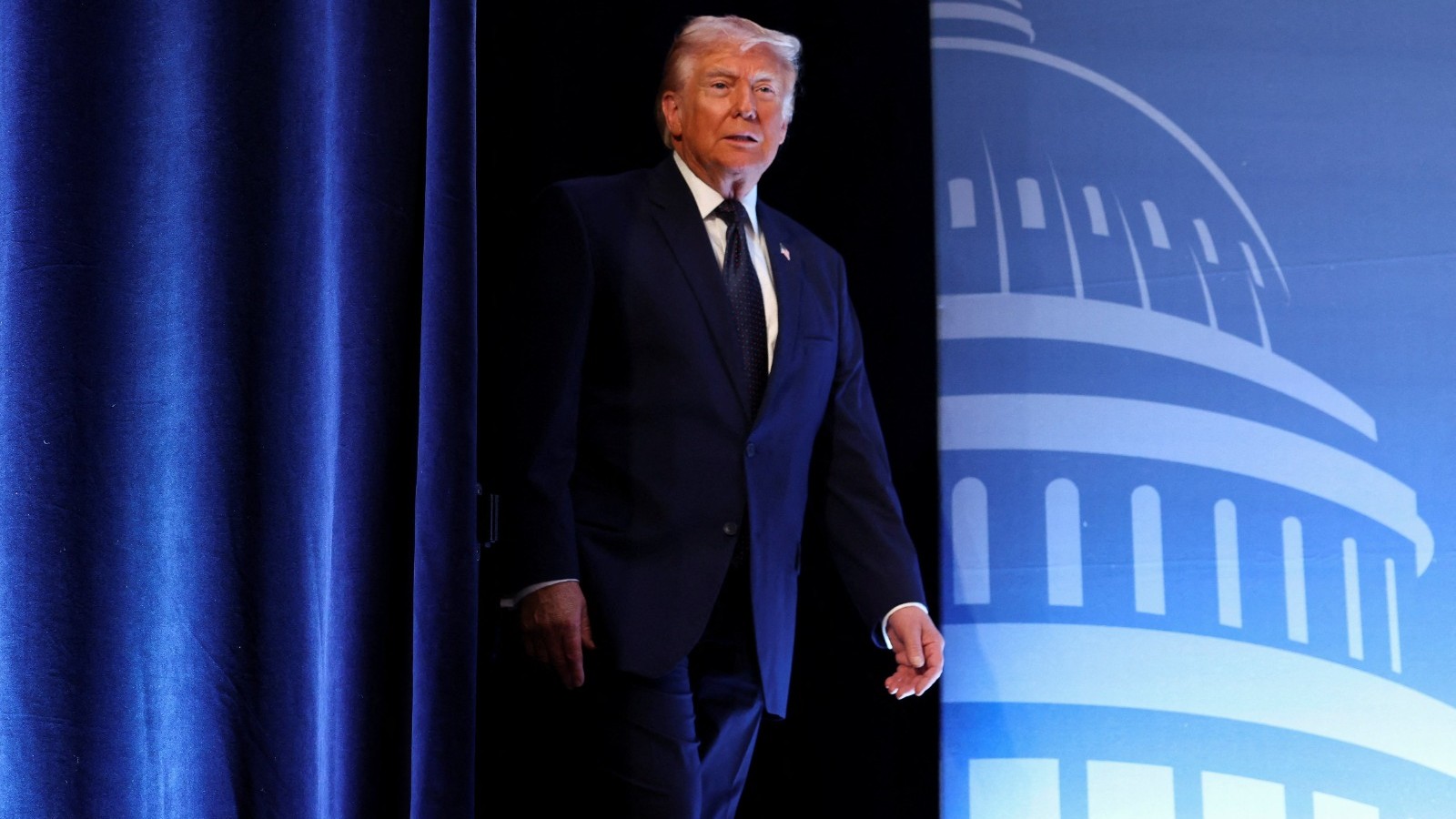 الأسواق تنقلب رأساً على عقب بعد تصريحات ترمب.. النفط يهبط 14% والأسهم تقفز 