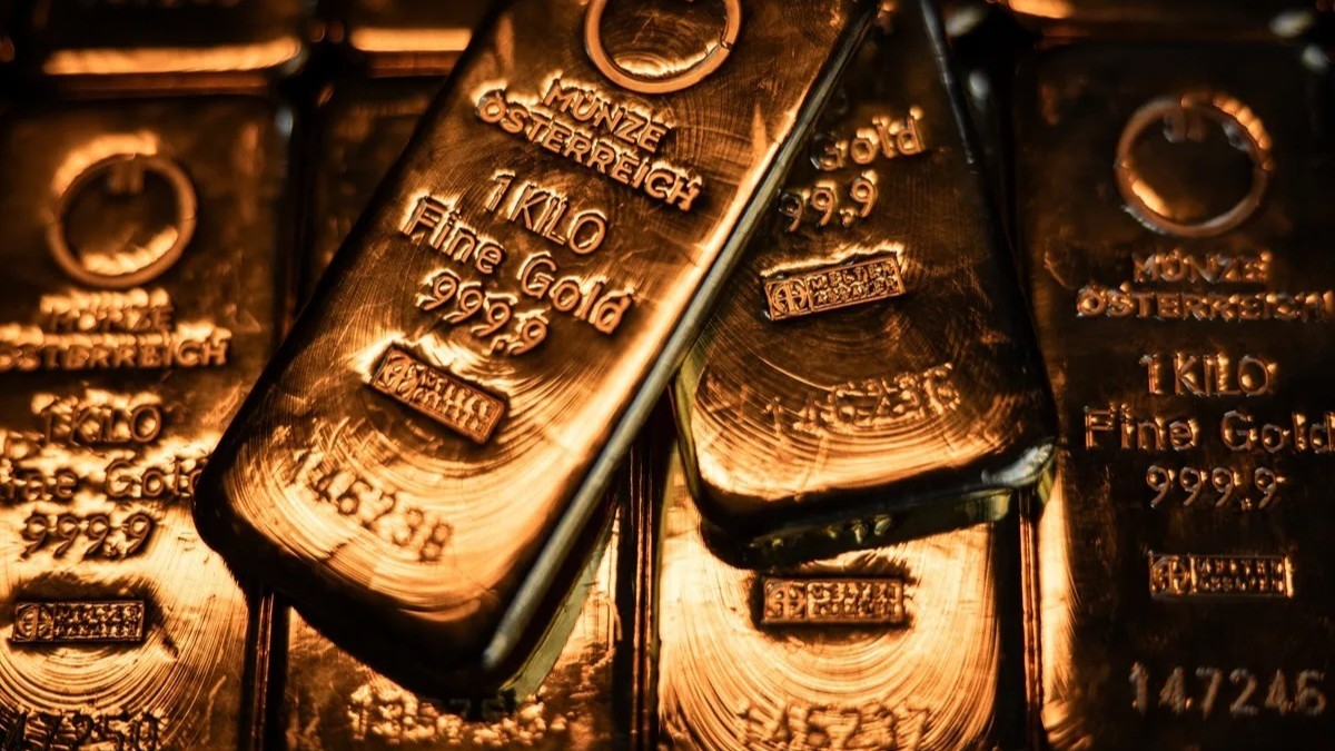 الذهب يحافظ على مكاسبه مع تراجع العوائد وأسعار النفط 