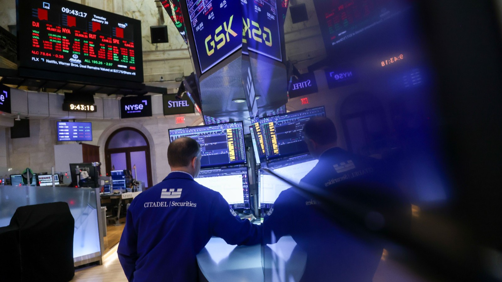 وول ستريت تنتعش مع تراجع ترمب عن التصعيد بملف غرينلاند 