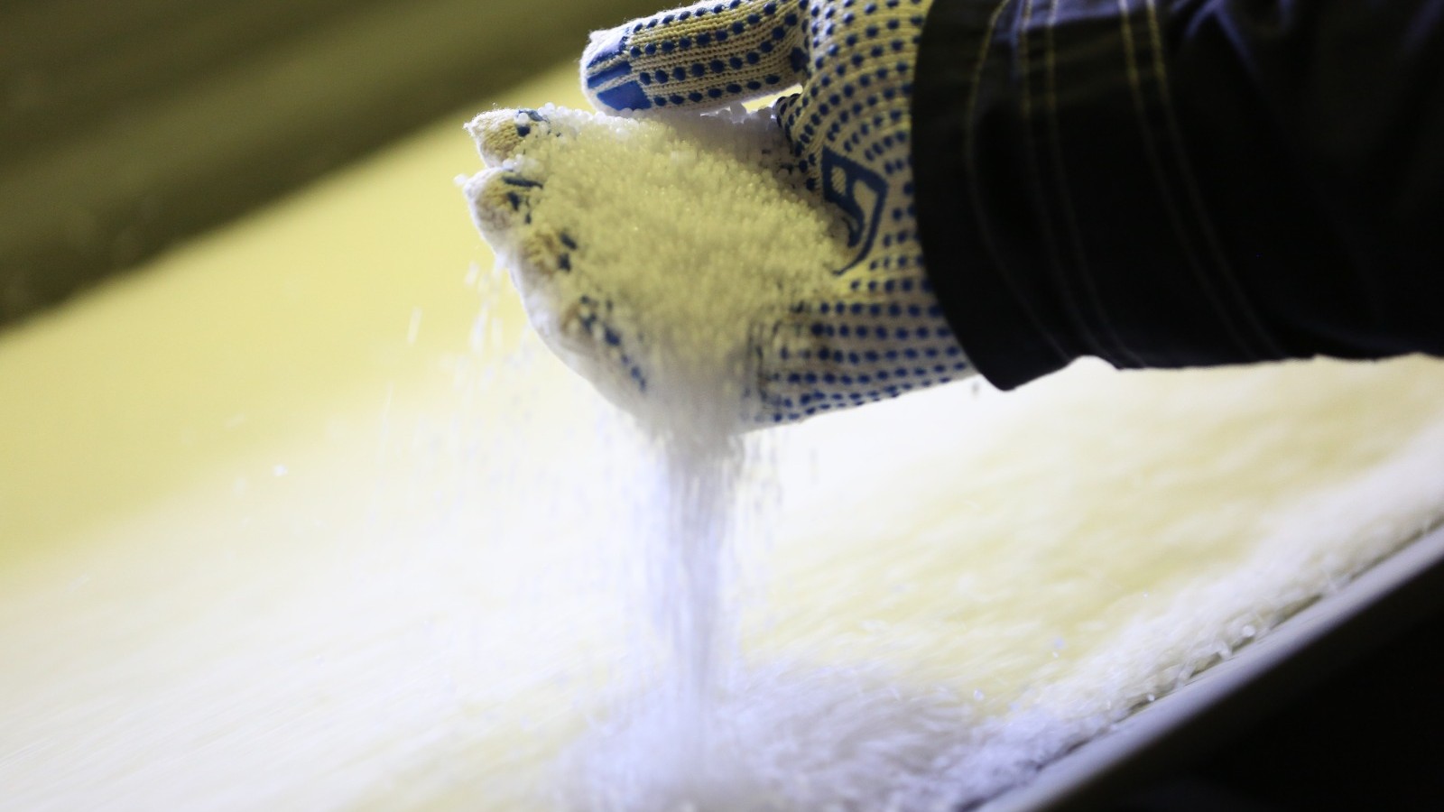 الصراع مع إيران يشعل سباقاً عالمياً لتأمين الأسمدة الحيوية 