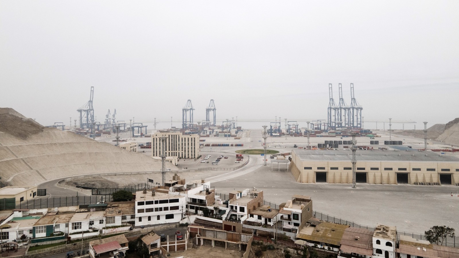 واشنطن توافق مبدئياً على بناء قاعدة بحرية قرب ميناء صيني في بيرو 