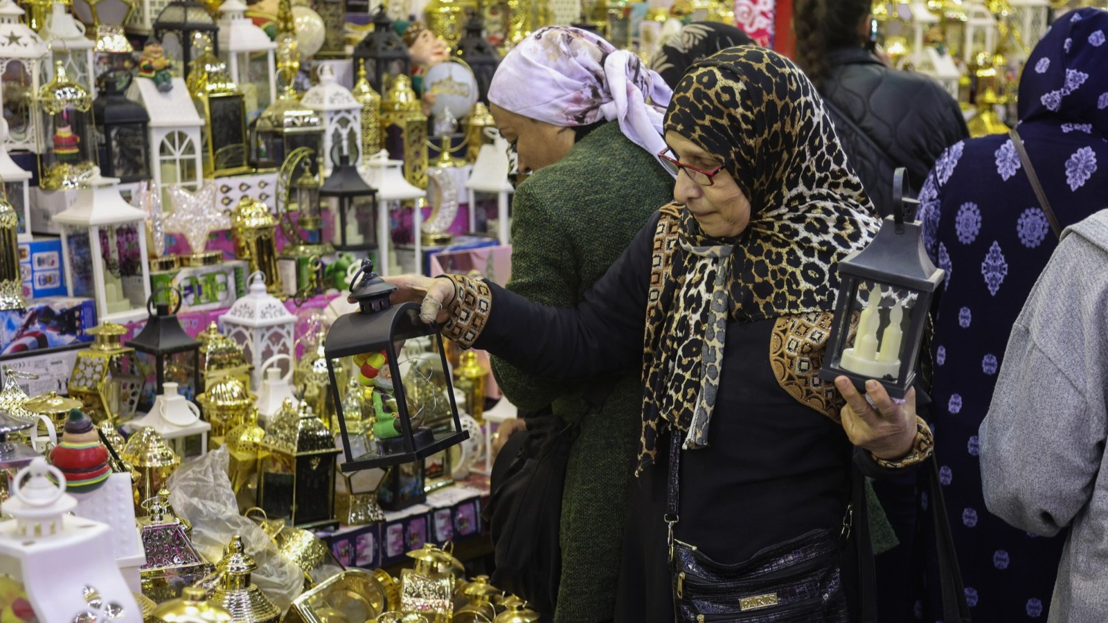 بيزنس المواسم.. كيف تحولت المناسبات إلى تجارة تجوب الأرض طوال العام؟ 