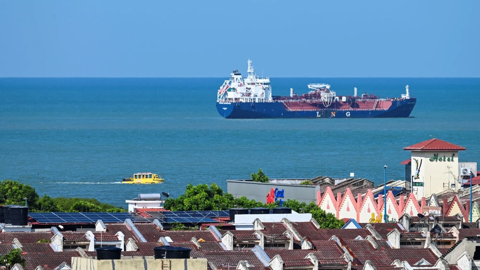 عدوى توترات هرمز تنتقل إلى شريان آسيا التجاري الأخطر 