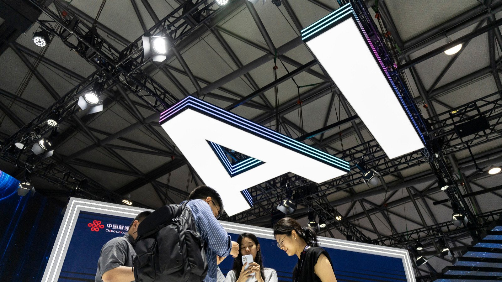 توقعات أرباح شركات الذكاء الاصطناعي الصينية تفوق عمالقة الإنترنت 