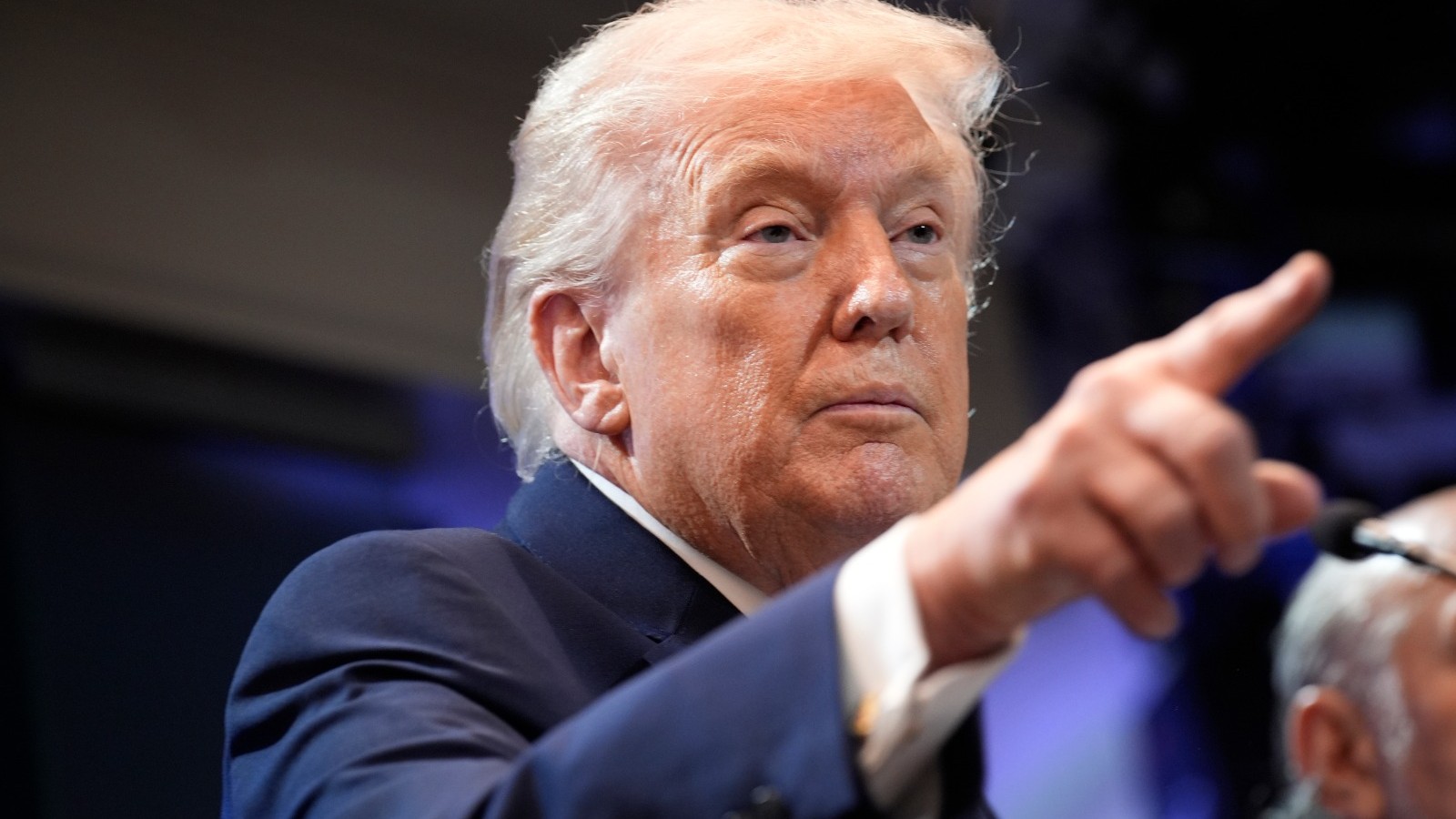 الصين تراقب تحركات ترمب التجارية الجديدة بعد هزيمته أمام القضاء الأميركي 