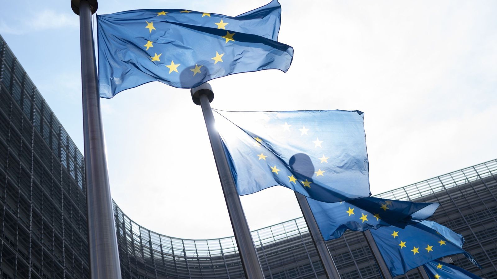 الاتحاد الأوروبي يوافق على إقراض أوكرانيا 106 مليارات دولار 