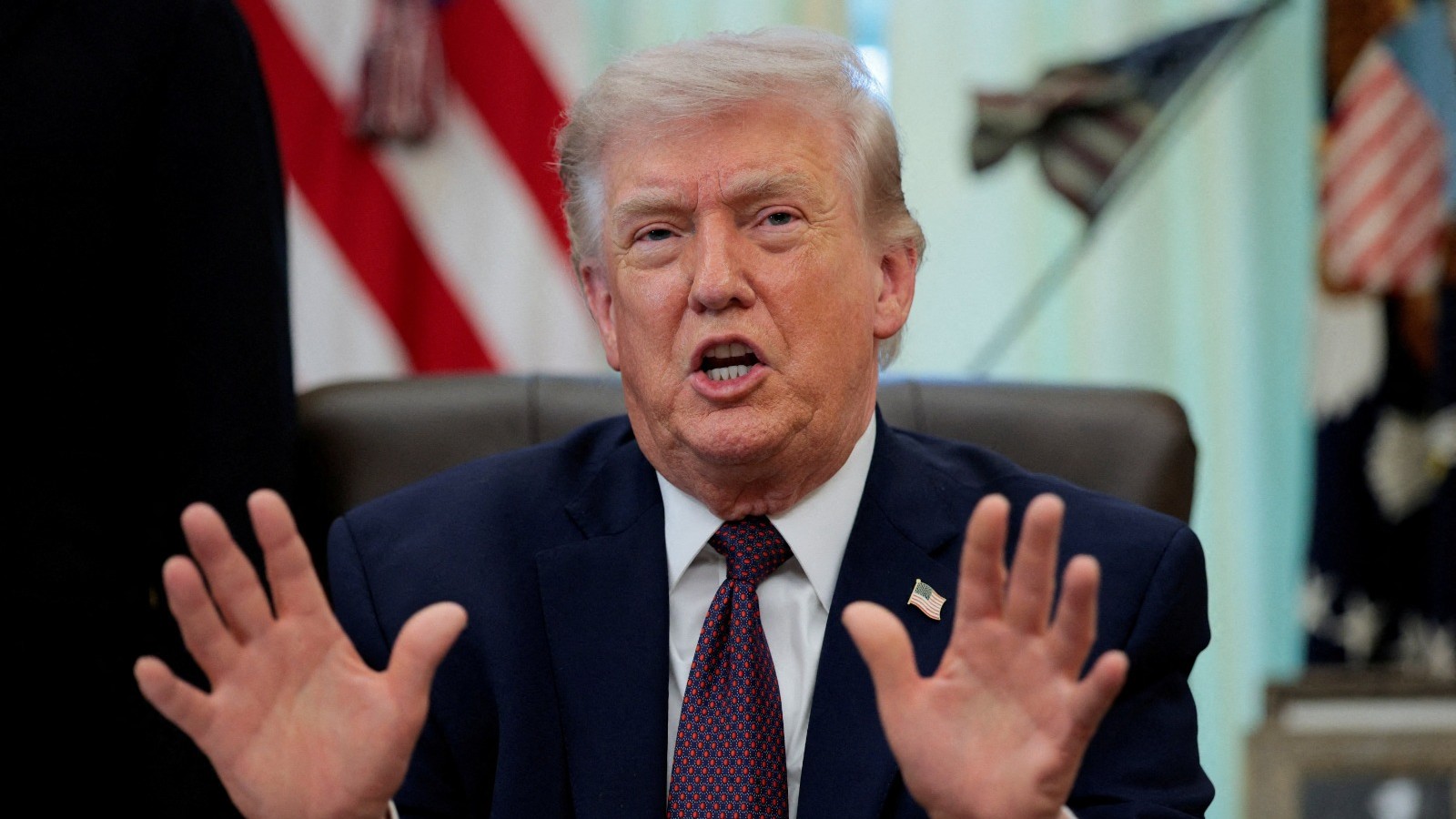 ترمب يلمح لتصعيد الضربات على إيران ويؤكد قرب تحقيق أهدافه 