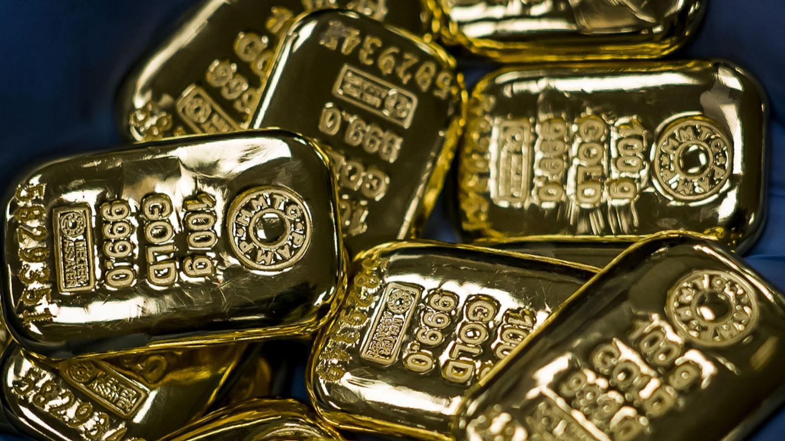 سعر الذهب قرب مستويات قياسية ترقباً لخفض الفائدة الأميركية 