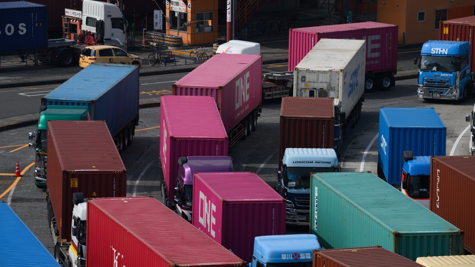 صادرات اليابان ترتفع للشهر الرابع رغم التوتر مع الصين 