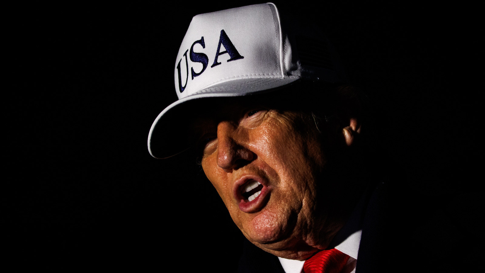 ترمب يهدد بإبرام صفقة بشأن غرينلاند بطريقة سهلة أو صعبة 